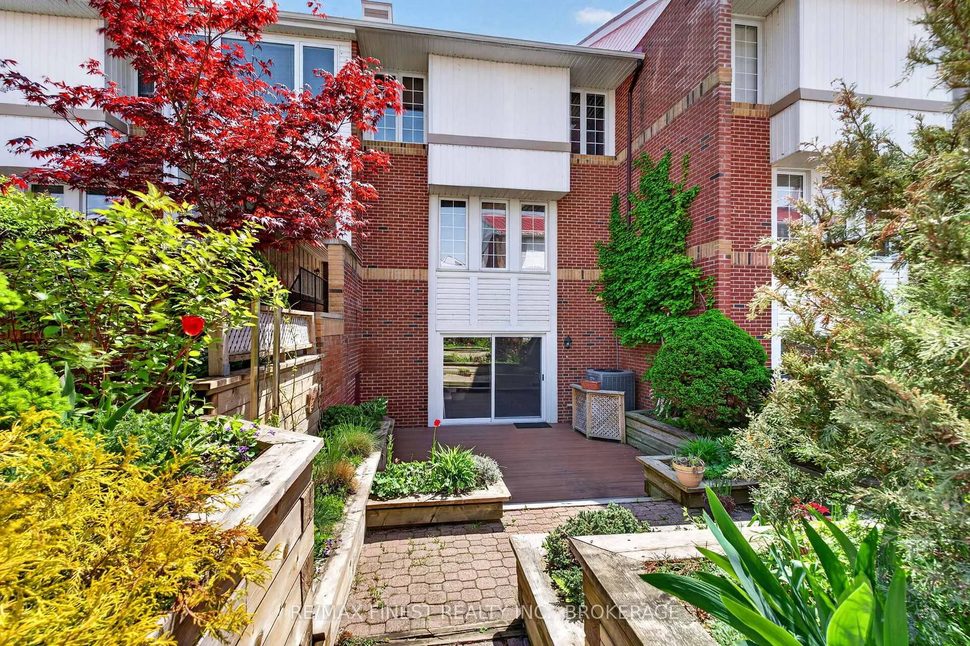 Photo 6 of Unit 16, 1 Place D'armes, Kingston, East of Sir John A. Blvd — HOMEH
