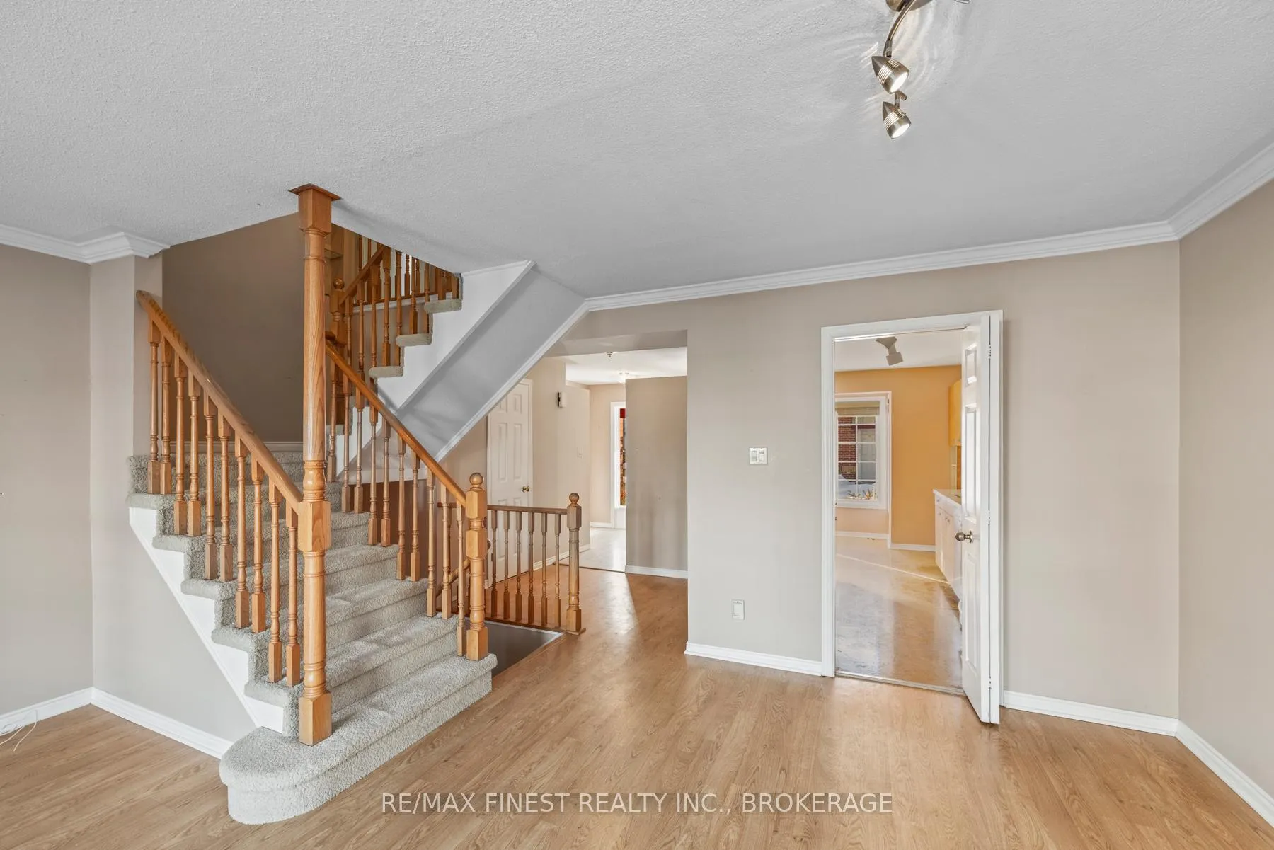 Photo 11 of Unit 16, 1 Place D'armes, Kingston, East of Sir John A. Blvd — HOMEH