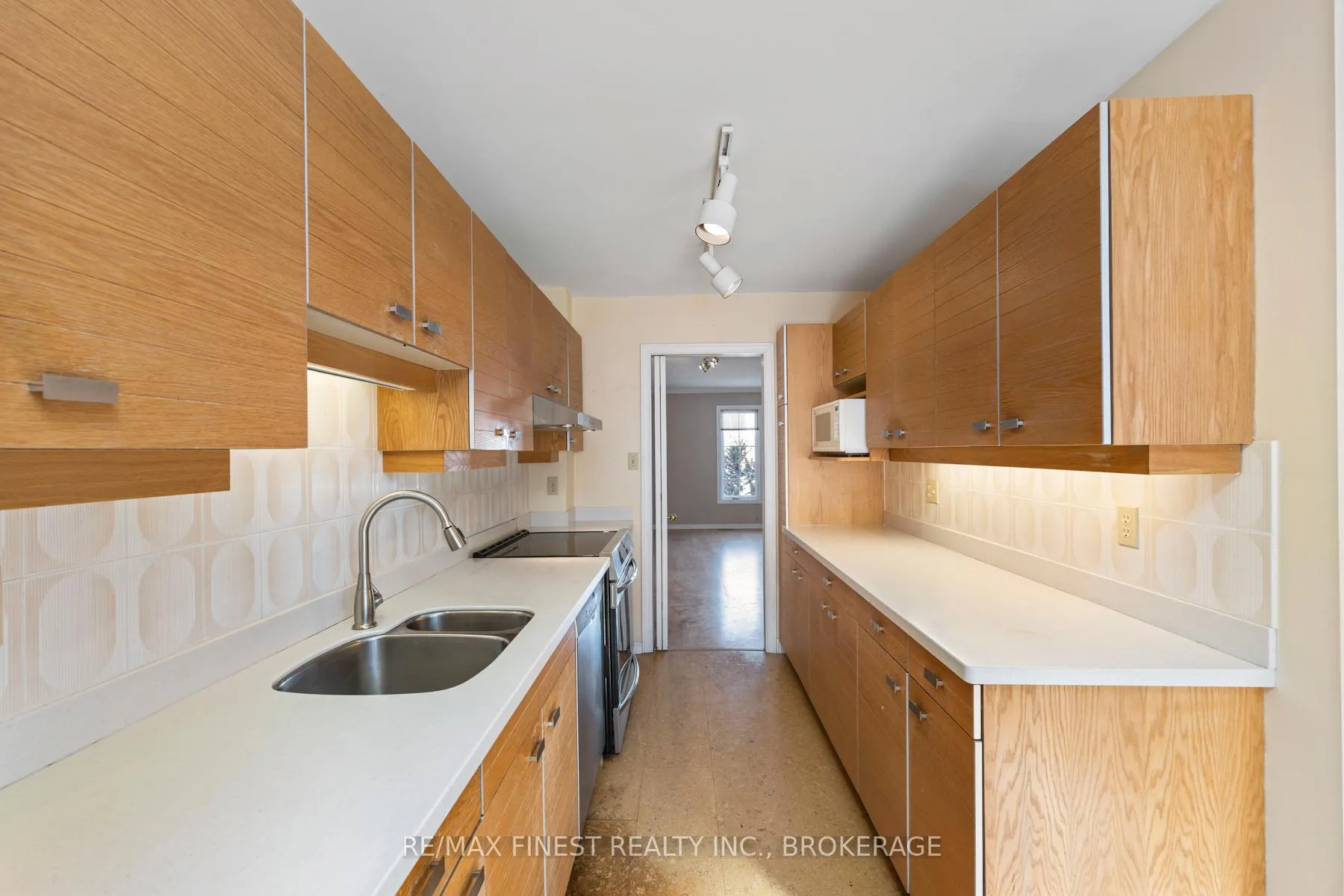 Photo 22 of Unit 16, 1 Place D'armes, Kingston, East of Sir John A. Blvd — HOMEH