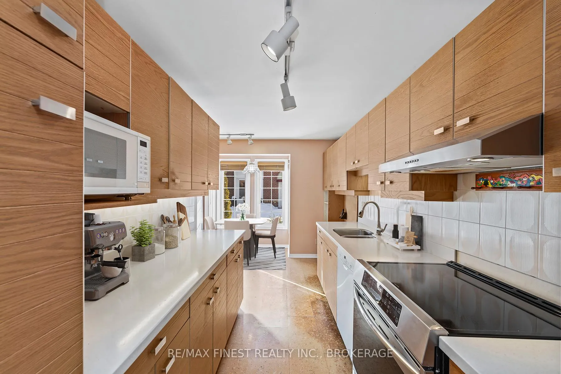 Photo 23 of Unit 16, 1 Place D'armes, Kingston, East of Sir John A. Blvd — HOMEH