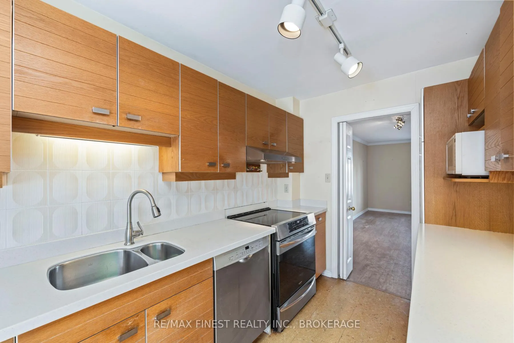 Photo 24 of Unit 16, 1 Place D'armes, Kingston, East of Sir John A. Blvd — HOMEH