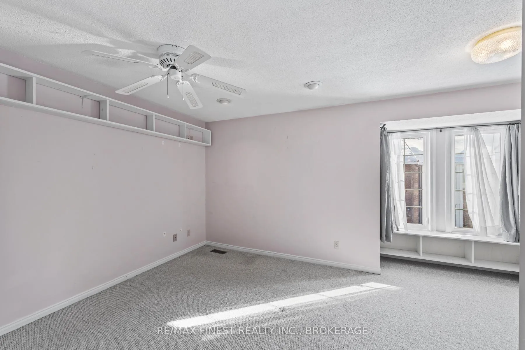Photo 30 of Unit 16, 1 Place D'armes, Kingston, East of Sir John A. Blvd — HOMEH