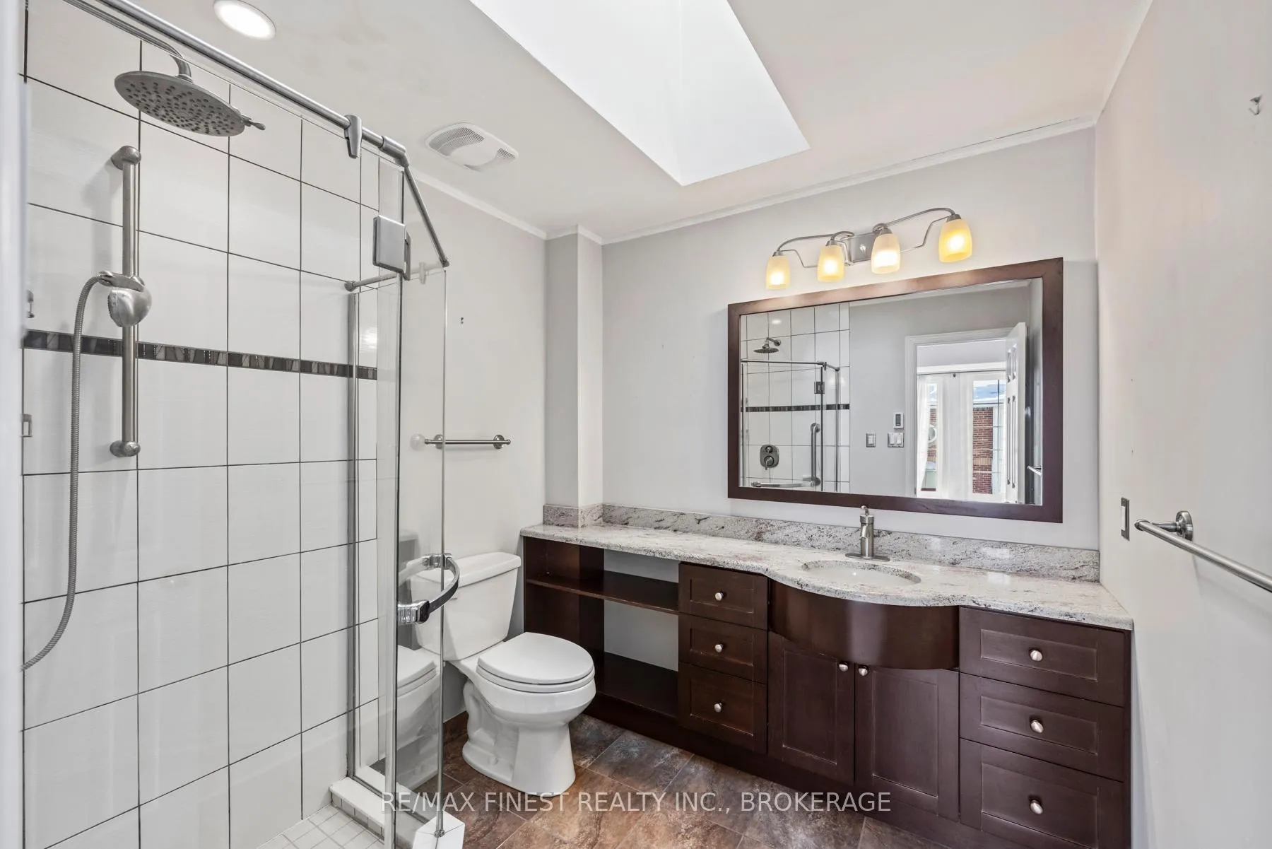 Photo 33 of Unit 16, 1 Place D'armes, Kingston, East of Sir John A. Blvd — HOMEH