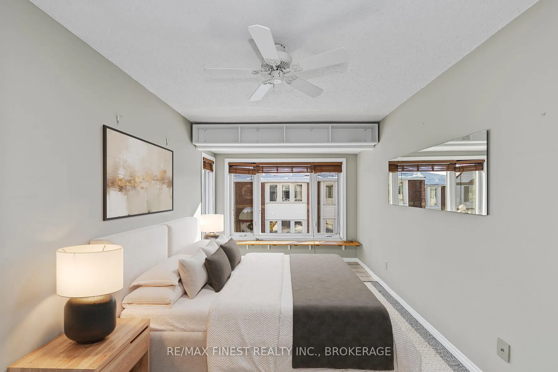 Photo 36 of Unit 16, 1 Place D'armes, Kingston, East of Sir John A. Blvd — HOMEH