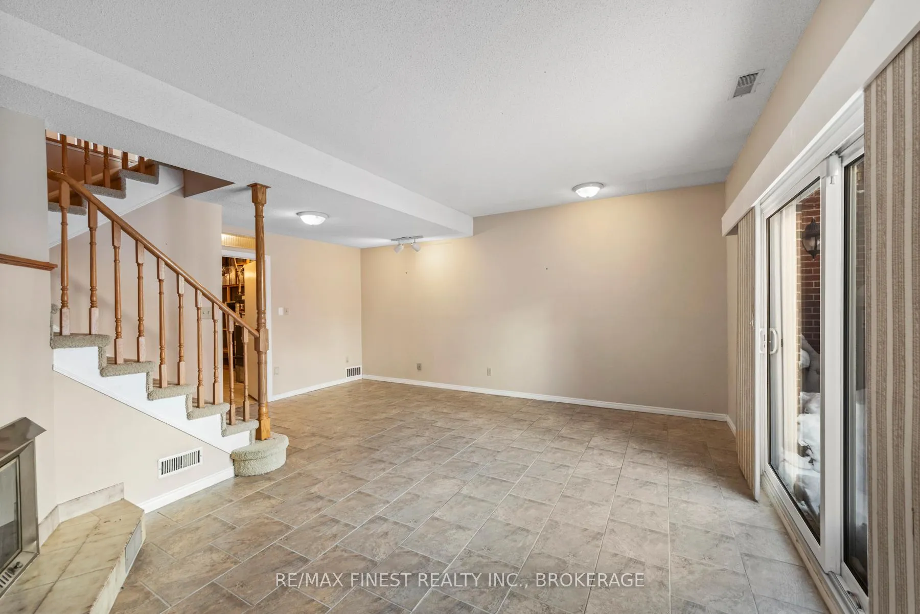 Photo 44 of Unit 16, 1 Place D'armes, Kingston, East of Sir John A. Blvd — HOMEH