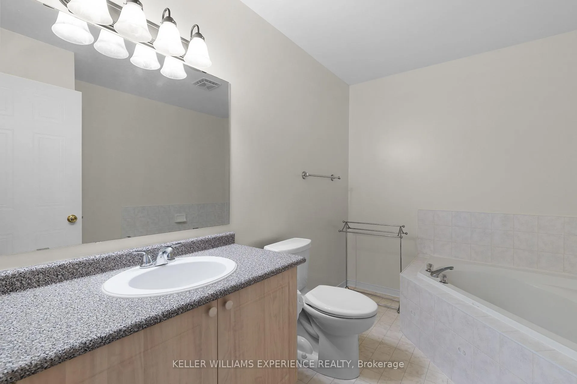 Photo 11 of 72 Rundle Crescent, Barrie, Holly — HOMEH