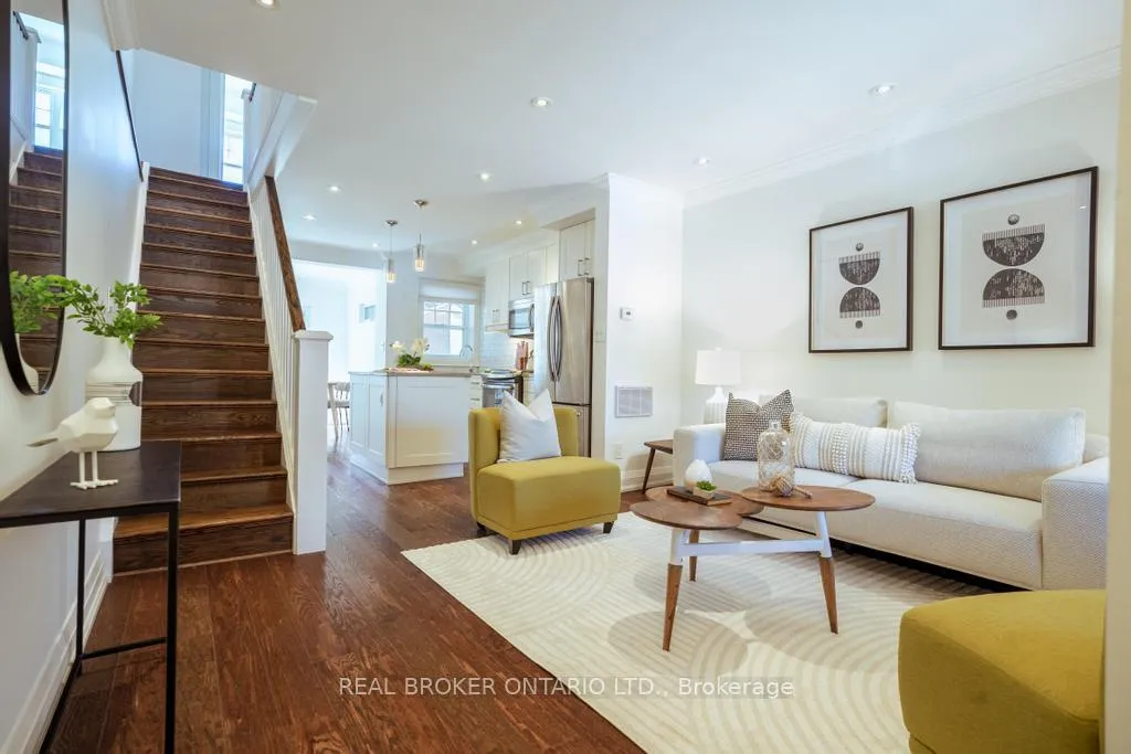 Photo 4 of 5 Heyworth Crescent S, Toronto, East End-Danforth — HOMEH