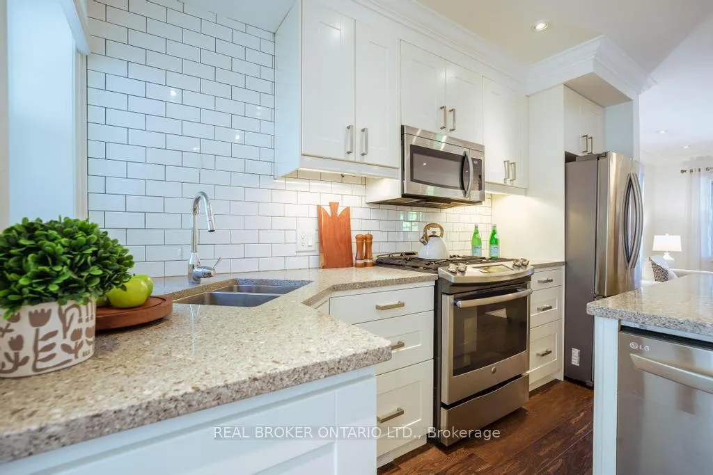 Photo 10 of 5 Heyworth Crescent S, Toronto, East End-Danforth — HOMEH