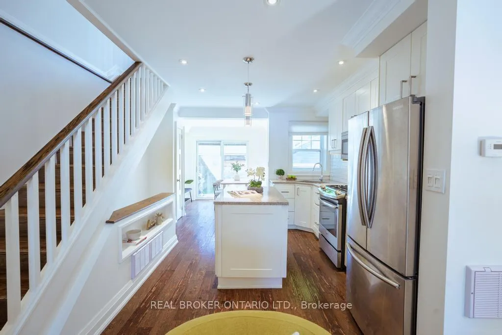 Photo 13 of 5 Heyworth Crescent S, Toronto, East End-Danforth — HOMEH