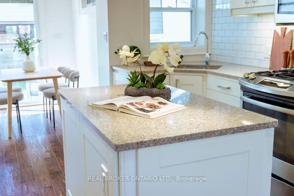 Photo 14 of 5 Heyworth Crescent S, Toronto, East End-Danforth — HOMEH