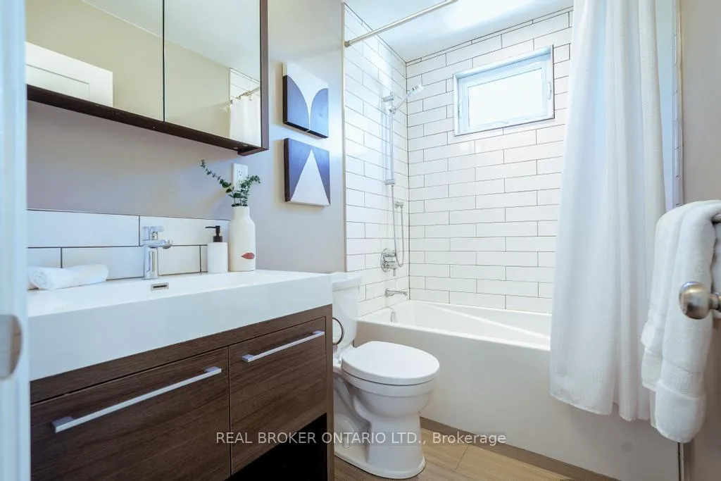 Photo 26 of 5 Heyworth Crescent S, Toronto, East End-Danforth — HOMEH