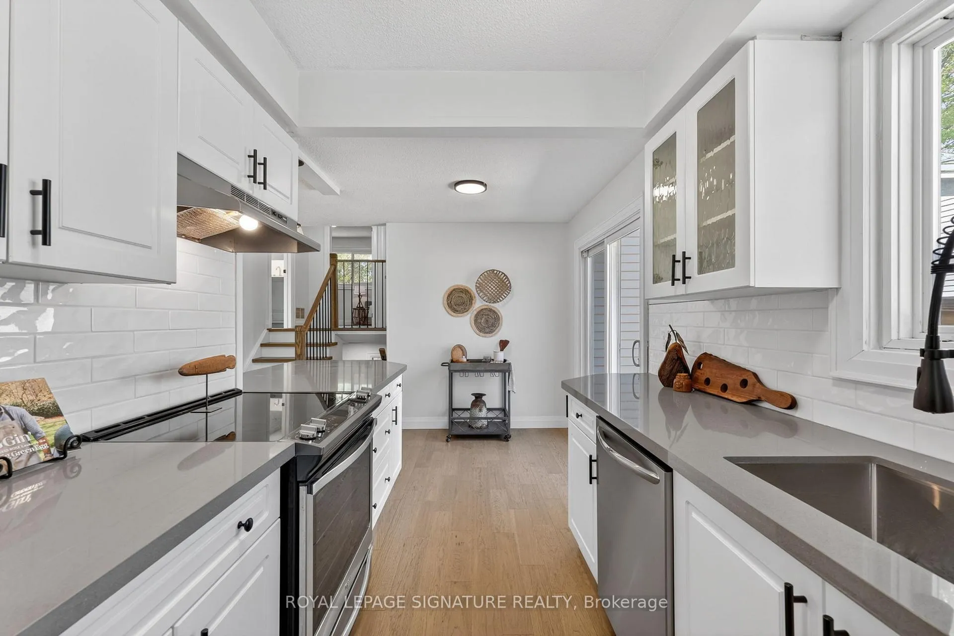 Photo 3 of 28 Janice Drive, Barrie, Sunnidale — HOMEH