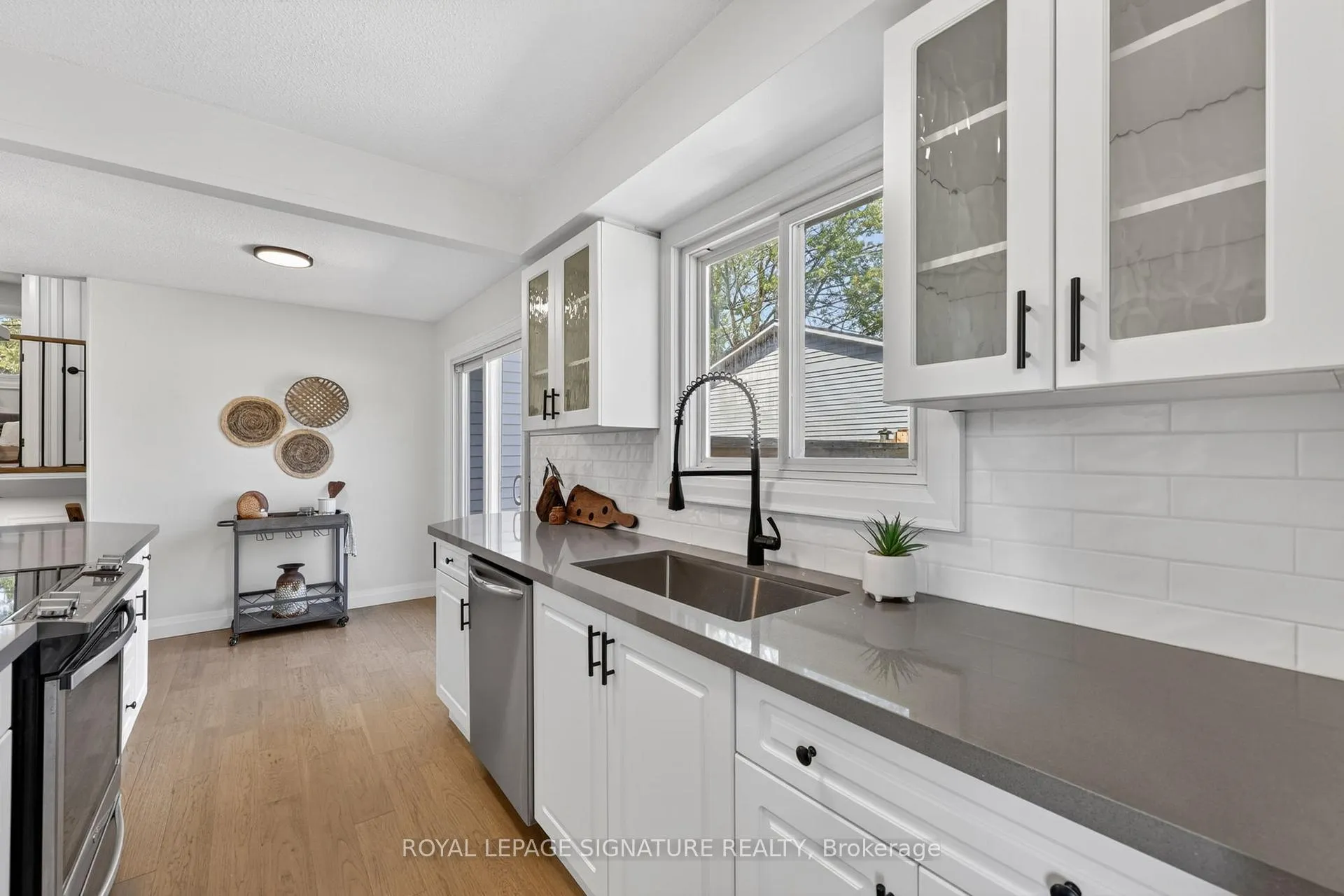Photo 4 of 28 Janice Drive, Barrie, Sunnidale — HOMEH