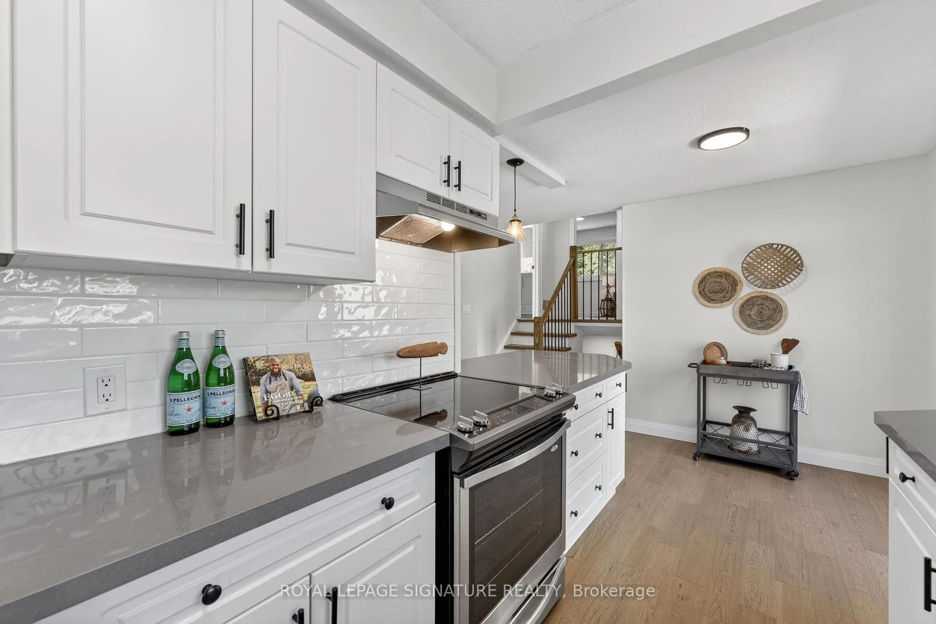 Photo 5 of 28 Janice Drive, Barrie, Sunnidale — HOMEH
