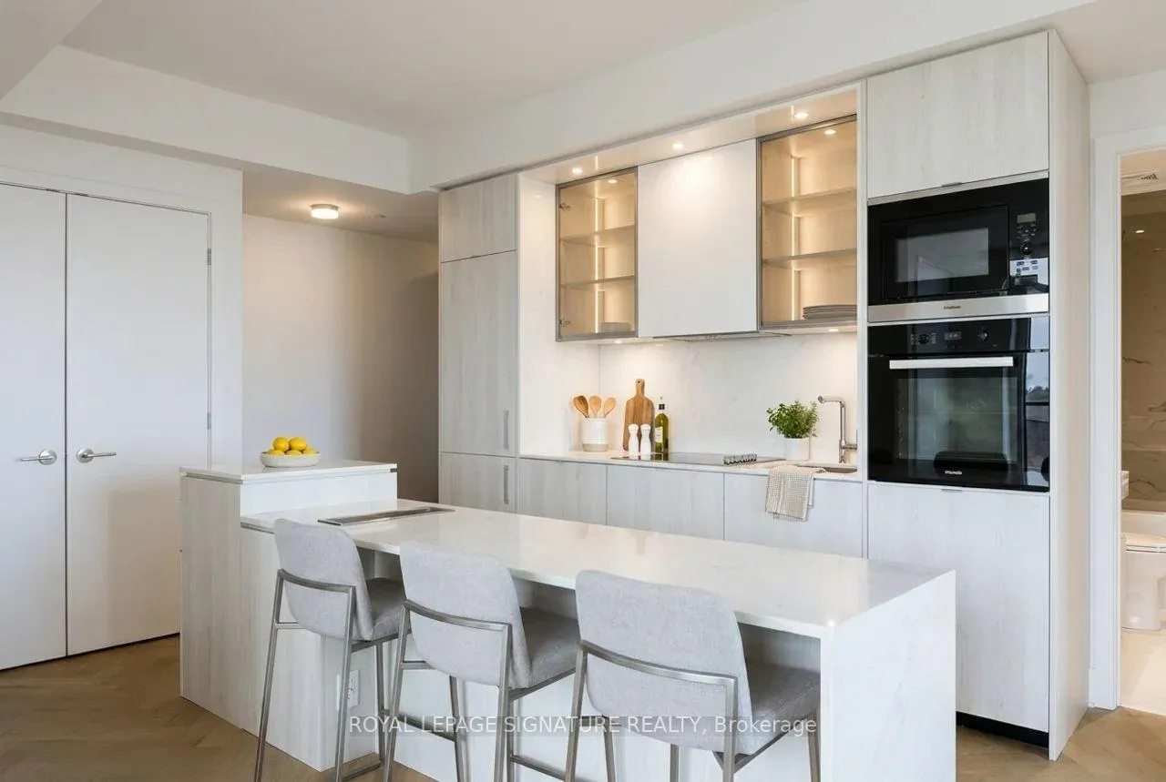 Front of Unit 3602, 11 Yorkville Avenue