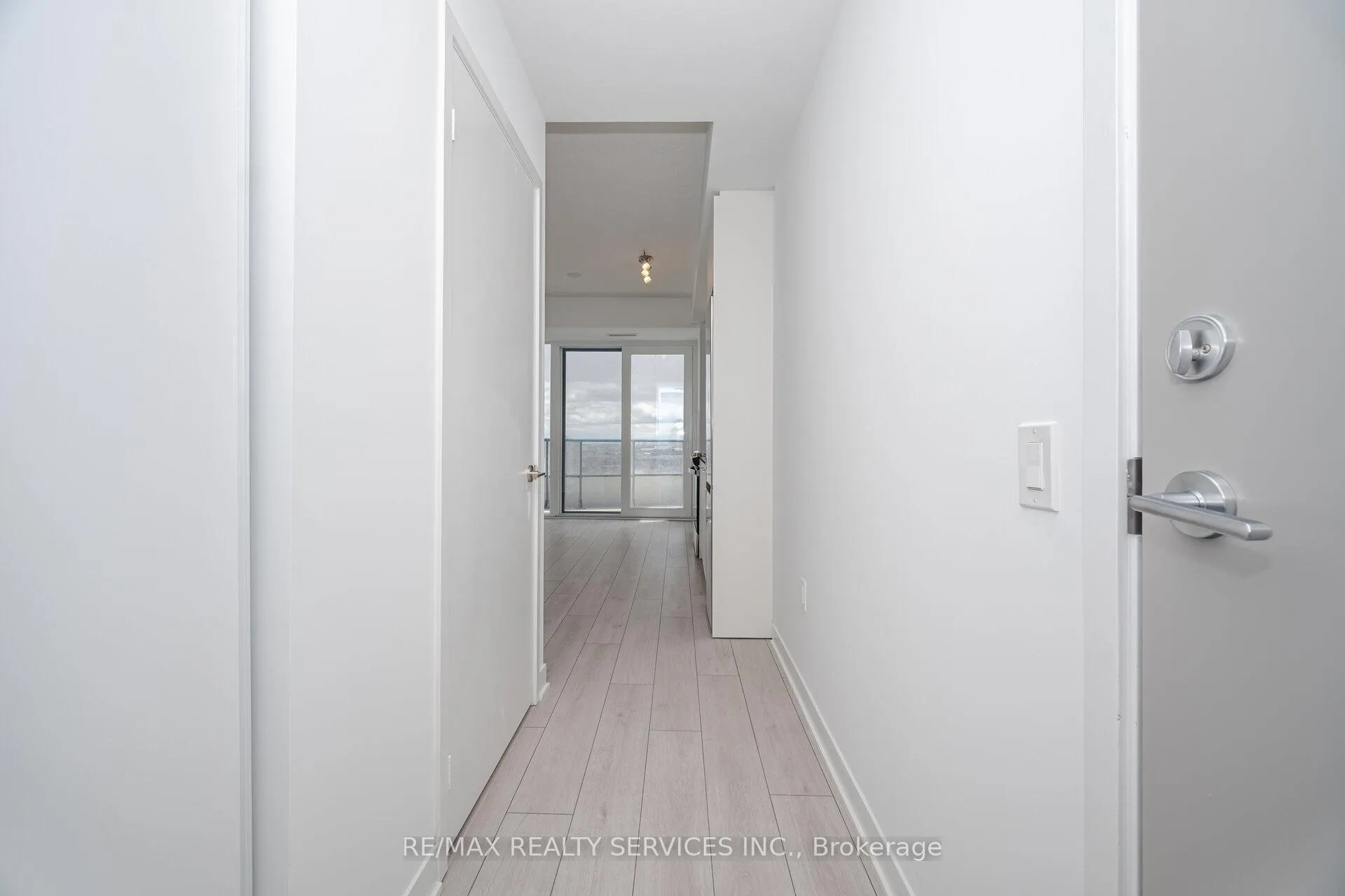 Photo 6 of Unit 2003, 260 Malta Avenue, Brampton, Brampton South — HOMEH