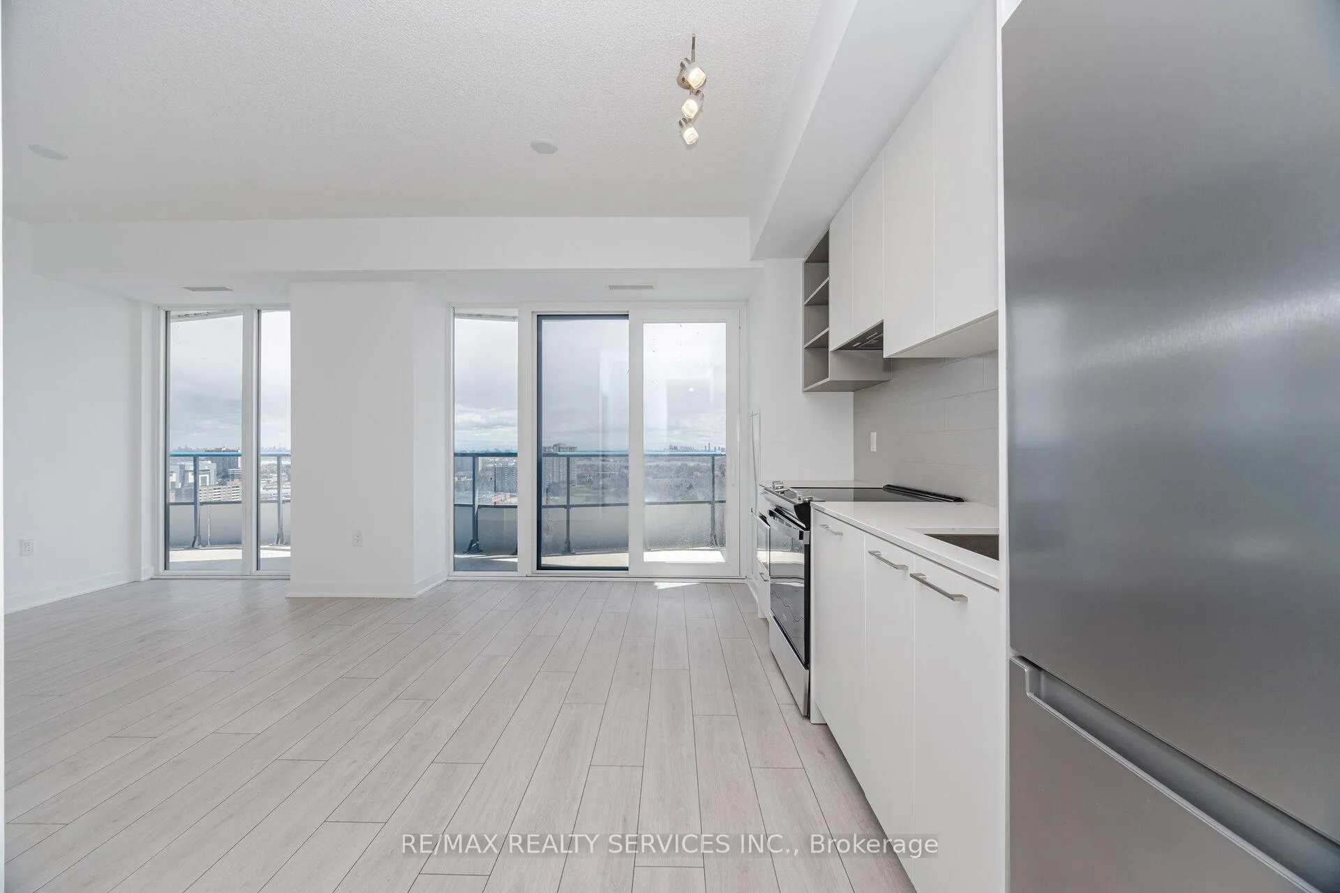 Photo 9 of Unit 2003, 260 Malta Avenue, Brampton, Brampton South — HOMEH