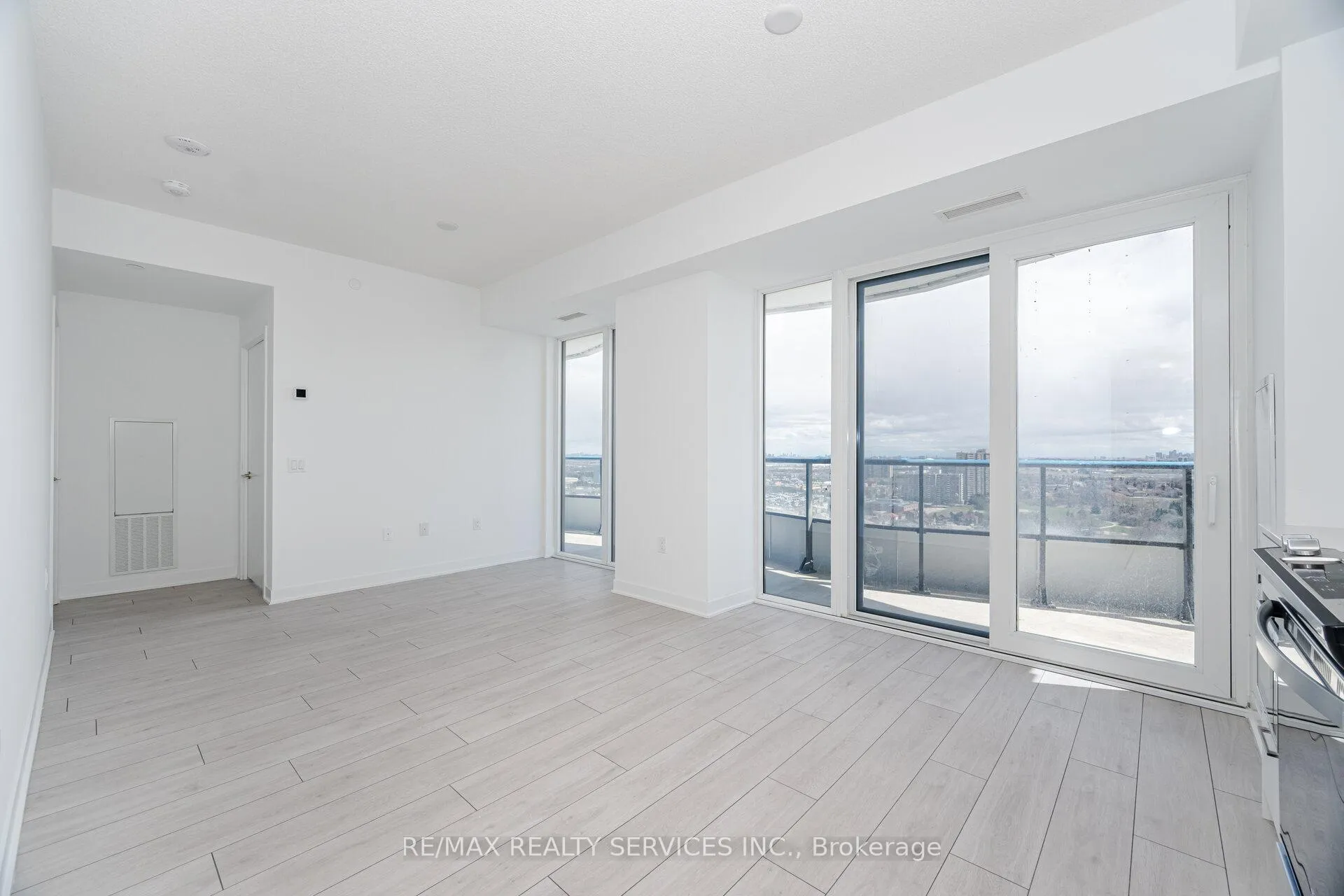 Photo 10 of Unit 2003, 260 Malta Avenue, Brampton, Brampton South — HOMEH