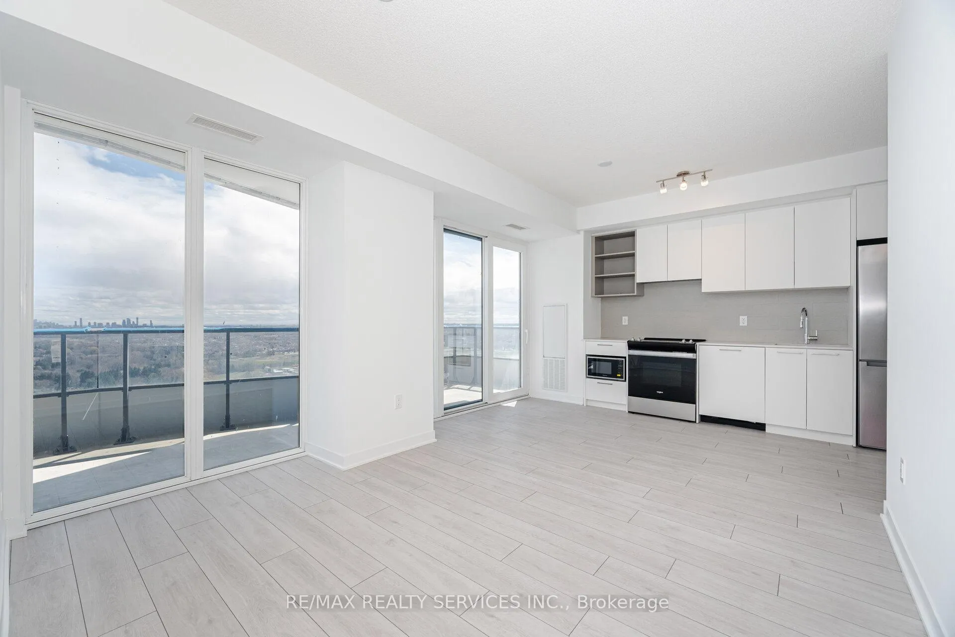 Photo 11 of Unit 2003, 260 Malta Avenue, Brampton, Brampton South — HOMEH