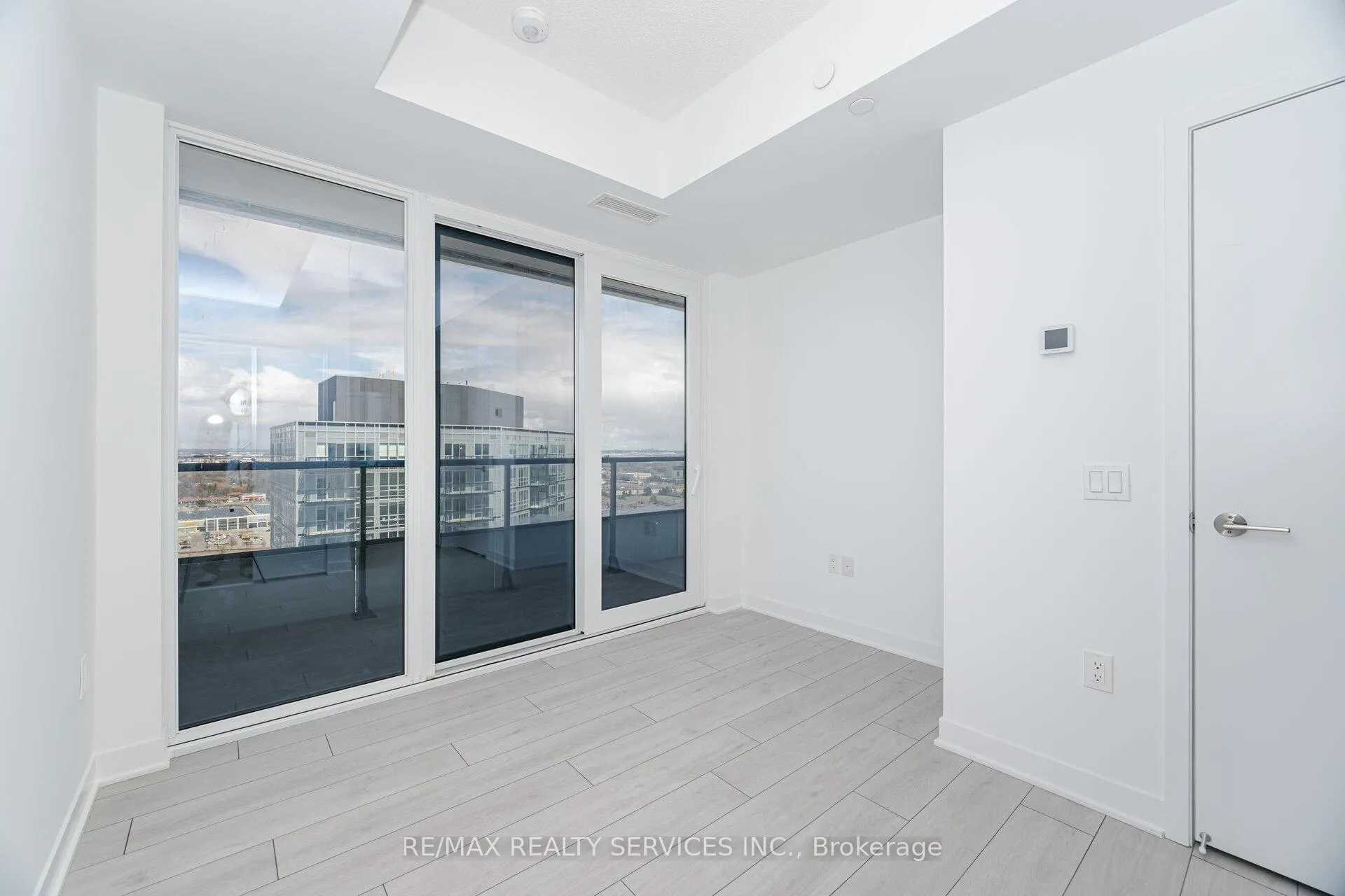 Photo 15 of Unit 2003, 260 Malta Avenue, Brampton, Brampton South — HOMEH