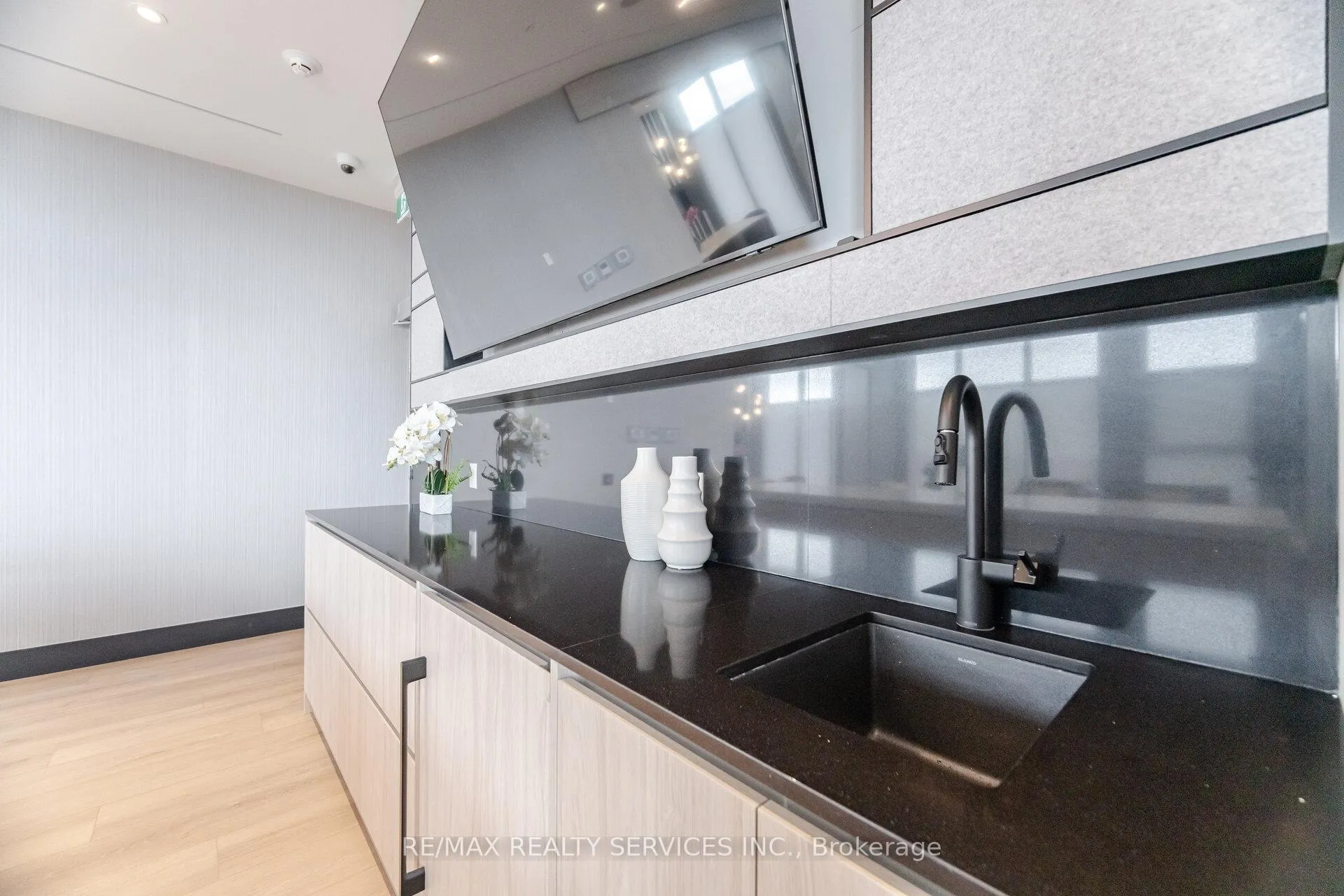 Photo 39 of Unit 2003, 260 Malta Avenue, Brampton, Brampton South — HOMEH