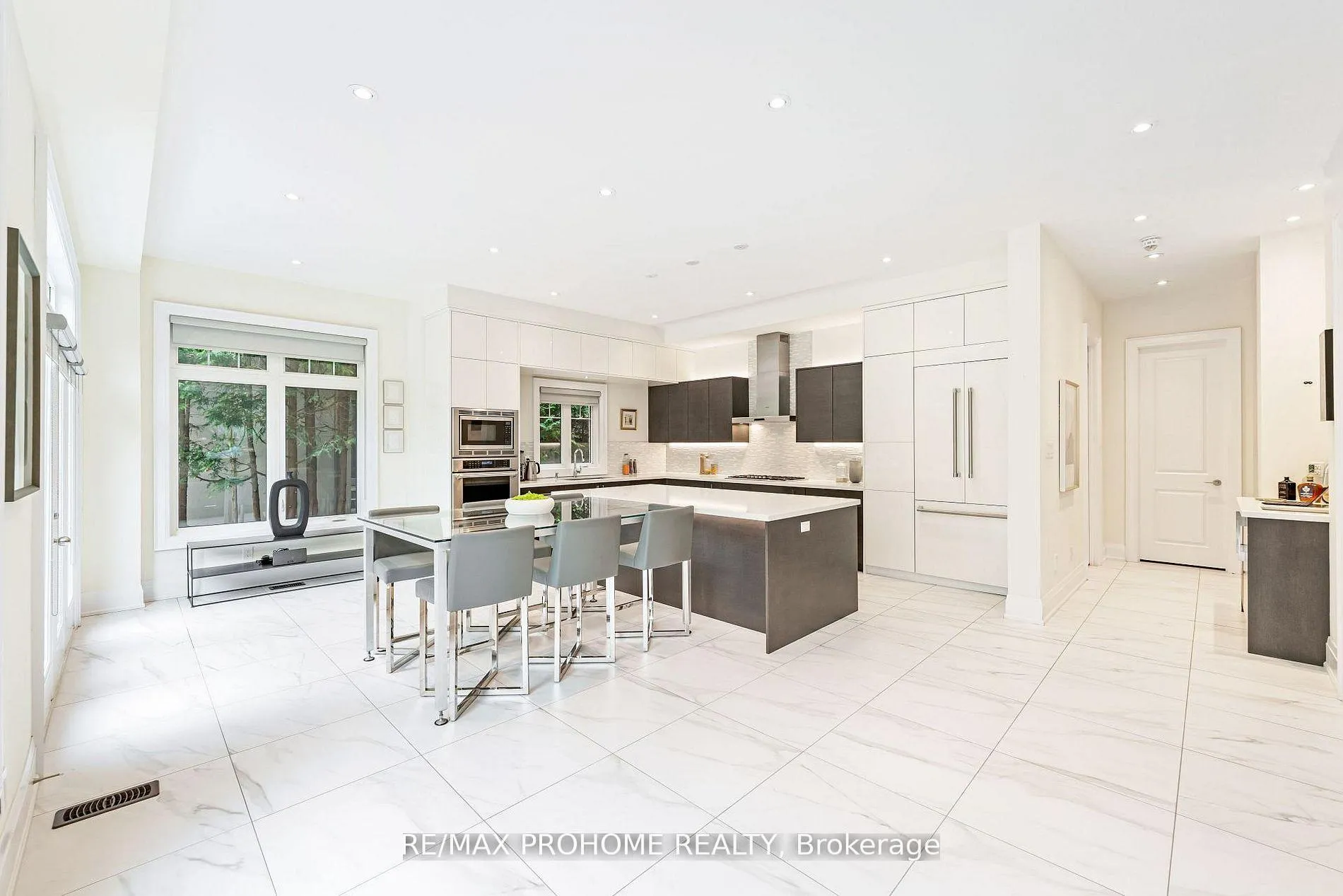 Photo 11 of 17 Alma Walker Way, Markham, Old Markham Village — HOMEH