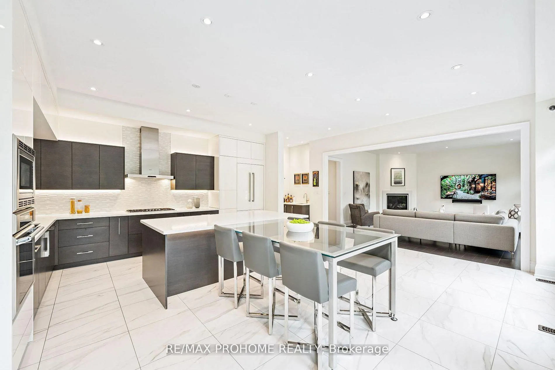 Photo 13 of 17 Alma Walker Way, Markham, Old Markham Village — HOMEH