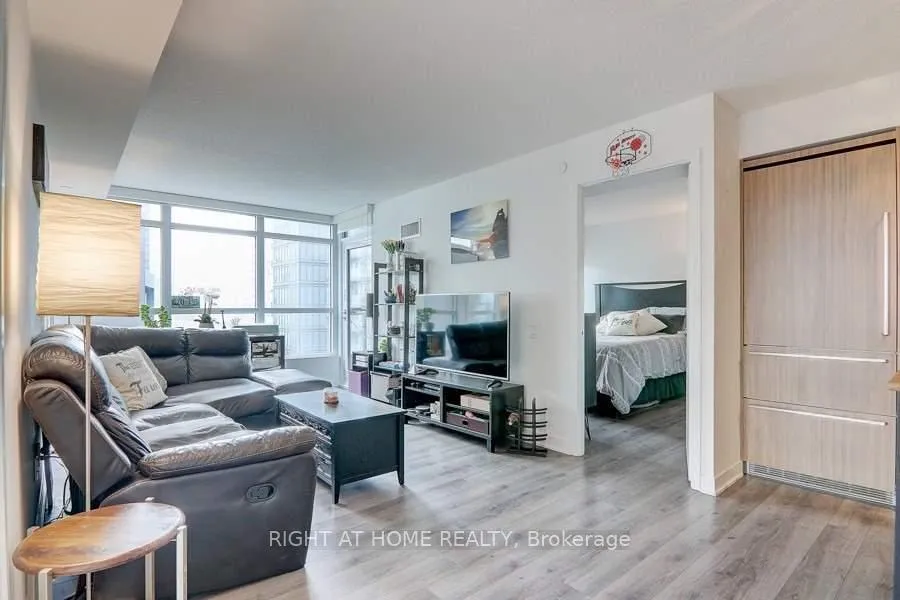 Photo 5 of Unit 906, 80 Queens Wharf Road, Toronto, Waterfront Communities — HOMEH