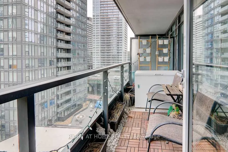 Photo 10 of Unit 906, 80 Queens Wharf Road, Toronto, Waterfront Communities — HOMEH