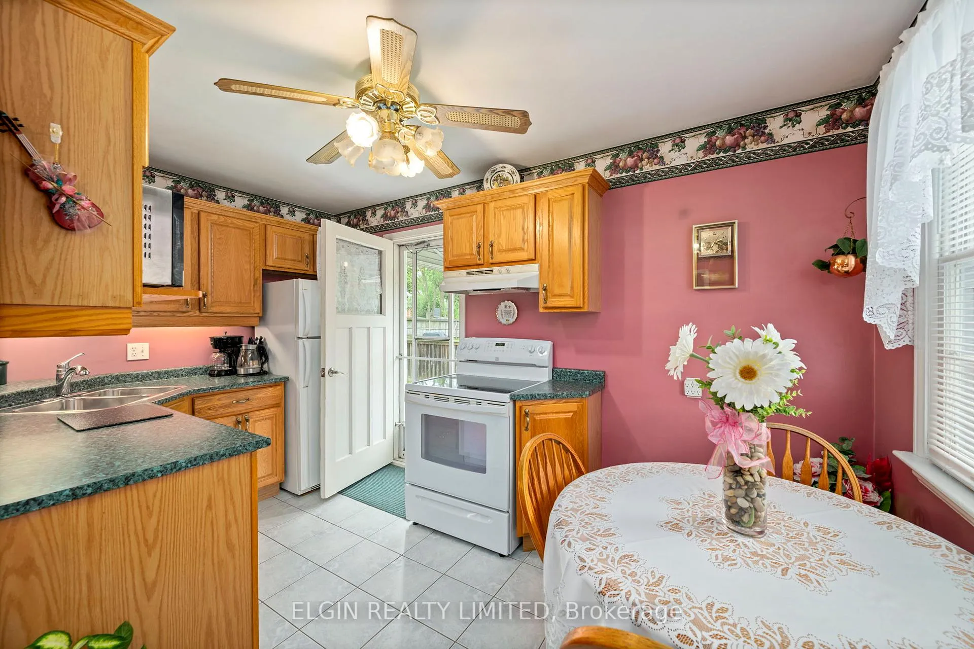 Photo 5 of 59 Churchill Crescent, St. Thomas — HOMEH