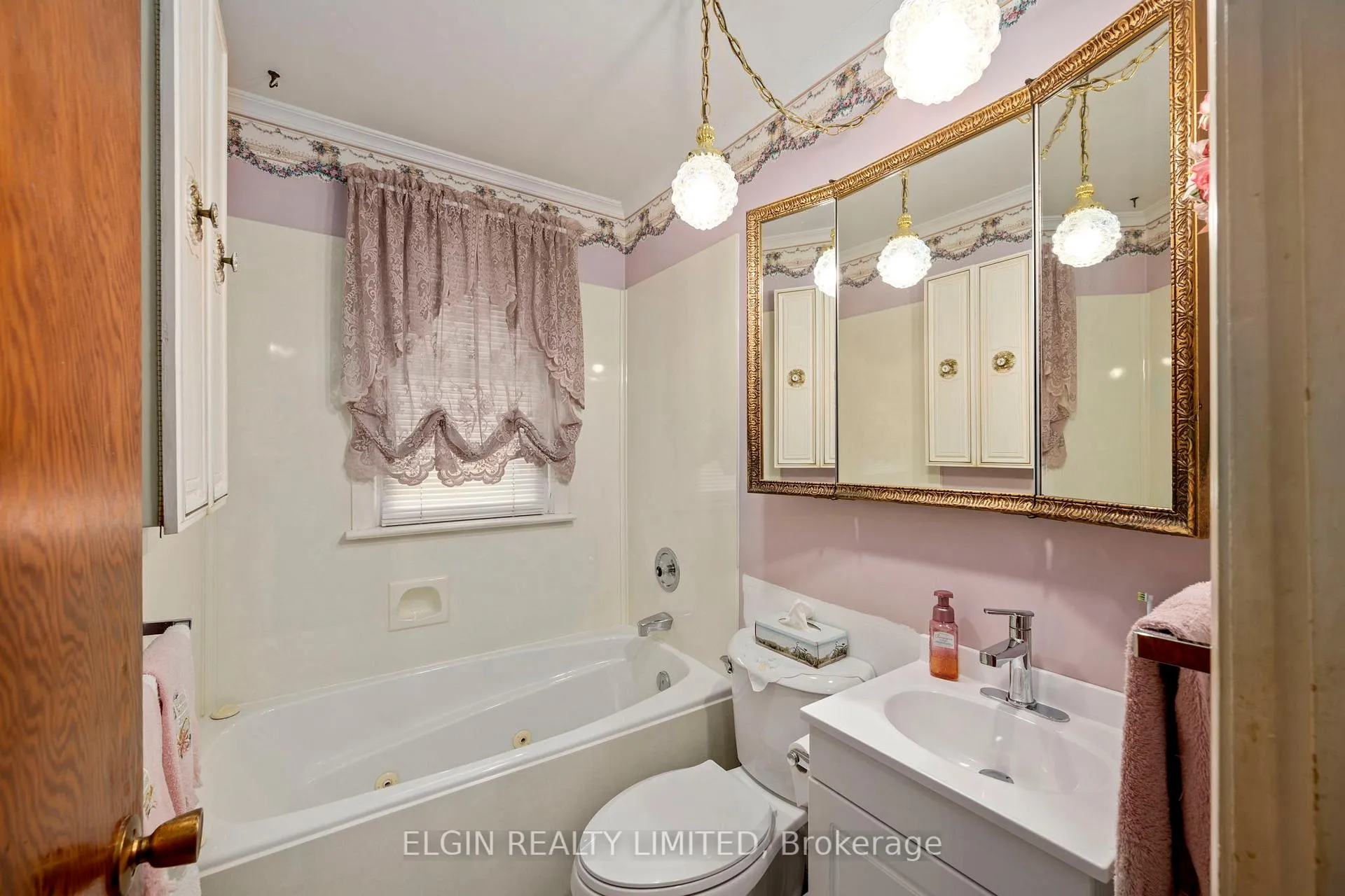 Photo 15 of 59 Churchill Crescent, St. Thomas — HOMEH