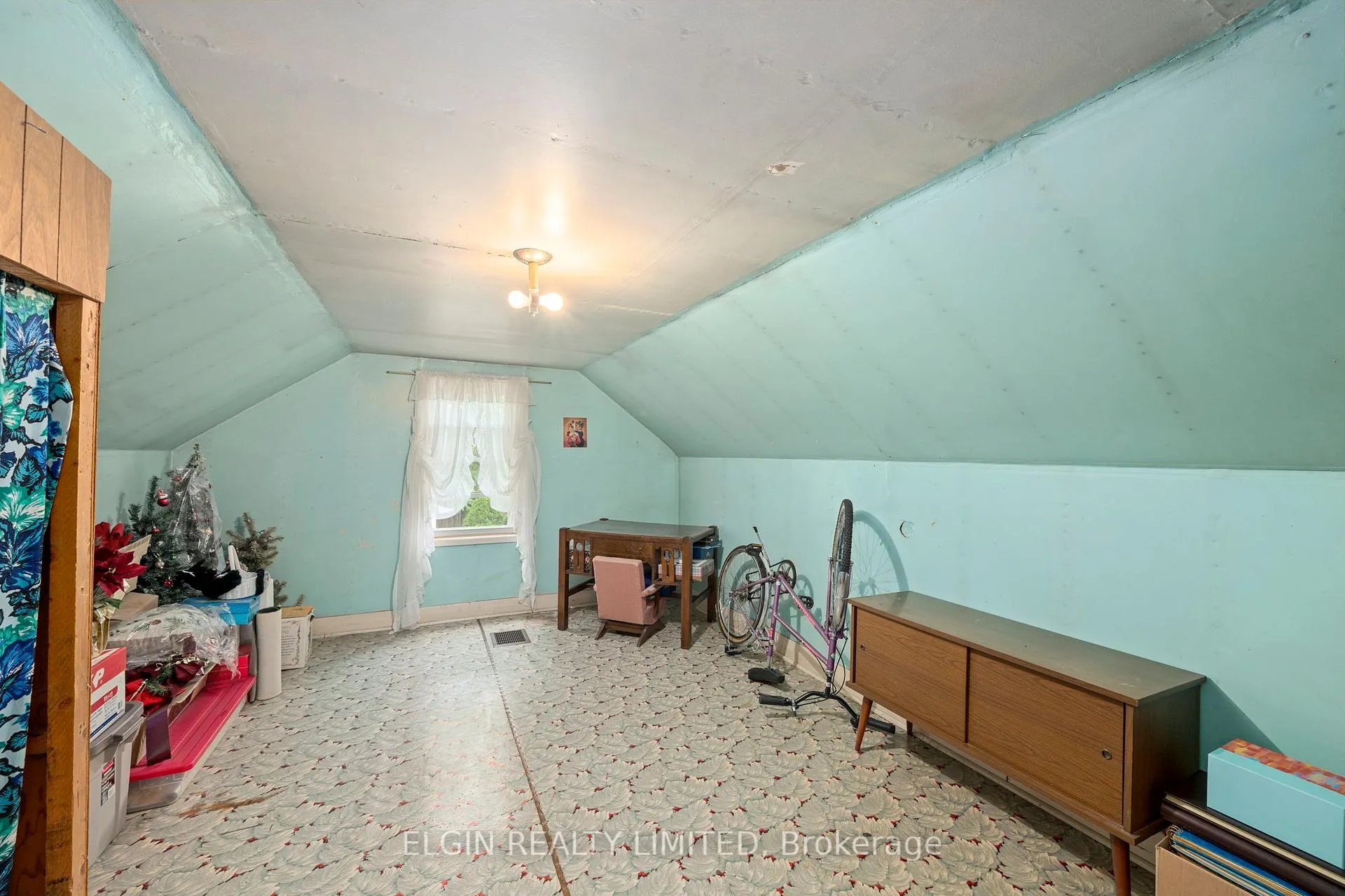 Photo 18 of 59 Churchill Crescent, St. Thomas — HOMEH