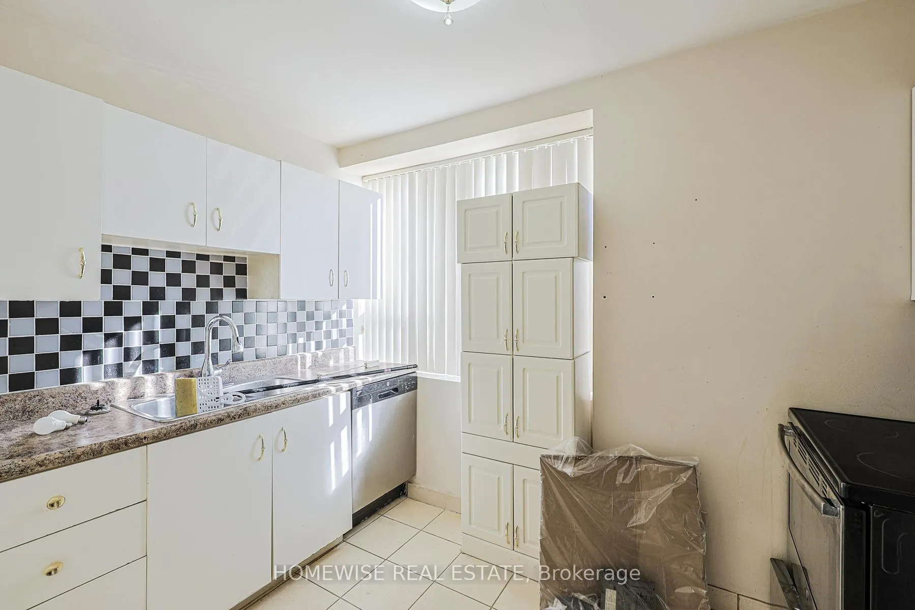Photo 9 of Unit 307, 485 Kingston Road, Toronto, The Beaches — HOMEH