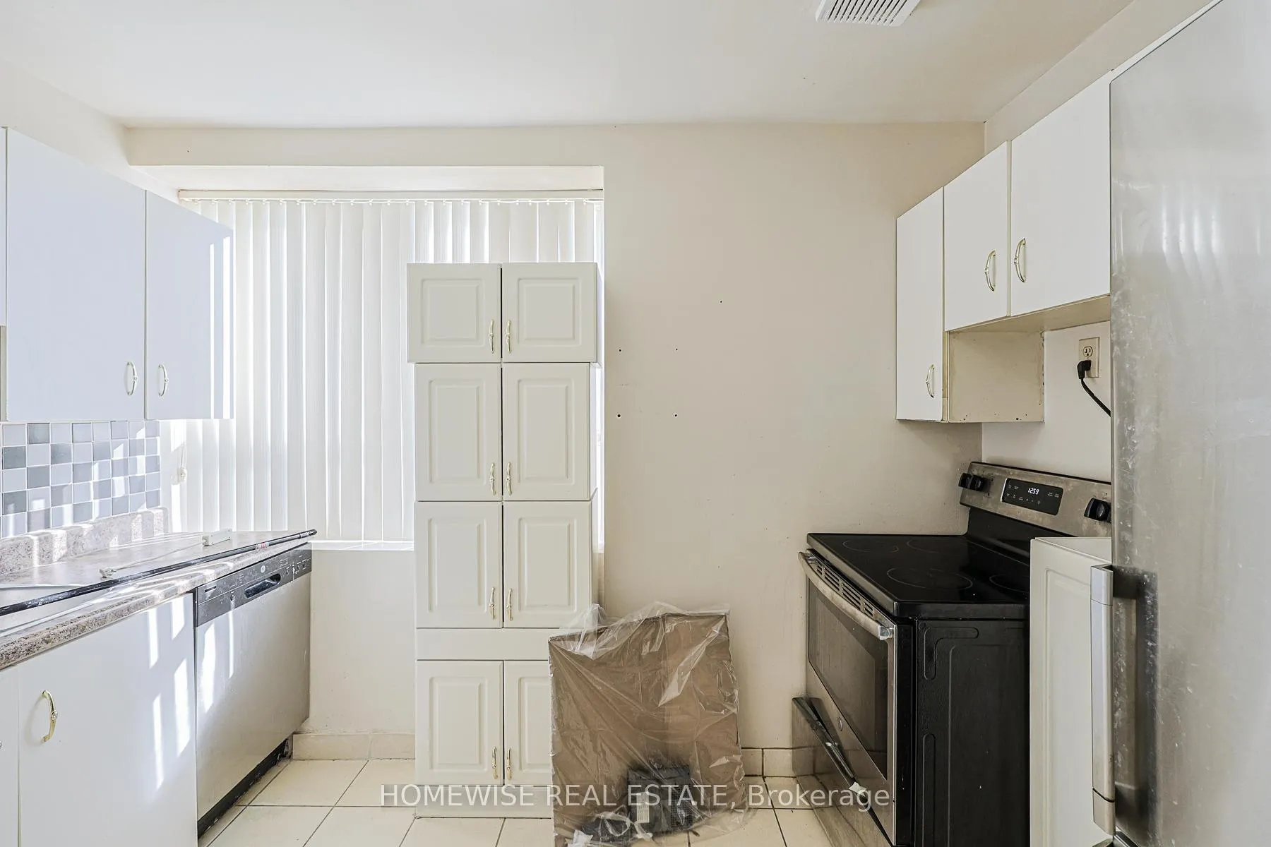 Photo 10 of Unit 307, 485 Kingston Road, Toronto, The Beaches — HOMEH