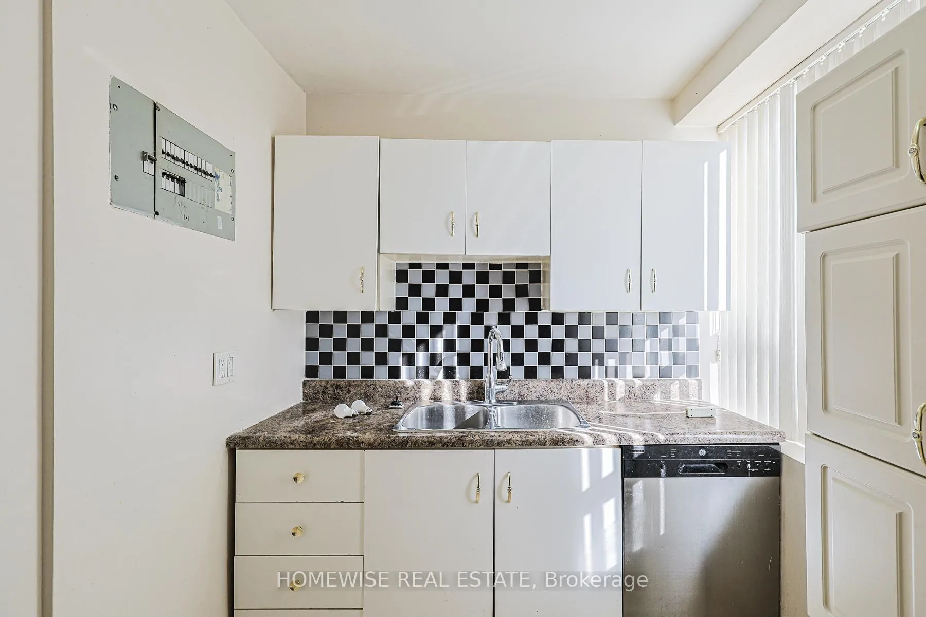 Photo 12 of Unit 307, 485 Kingston Road, Toronto, The Beaches — HOMEH