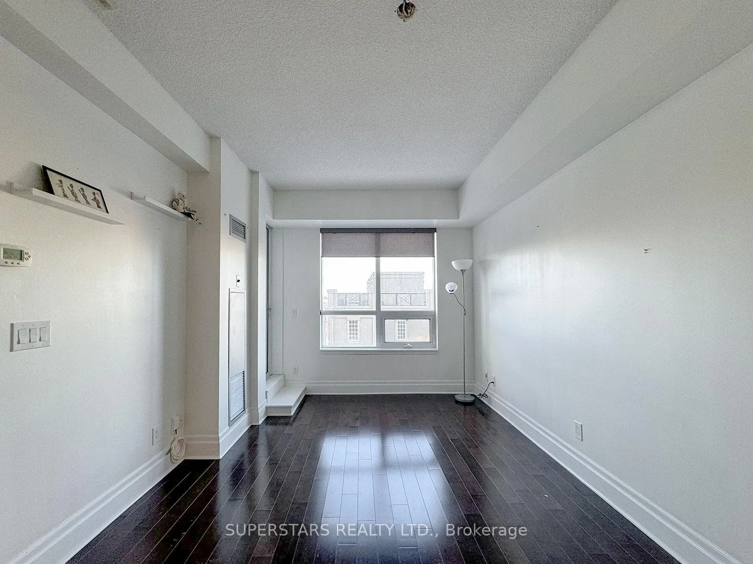 Photo 2 of Unit 402A, 1 Upper Duke Crescent, Markham, Unionville — HOMEH