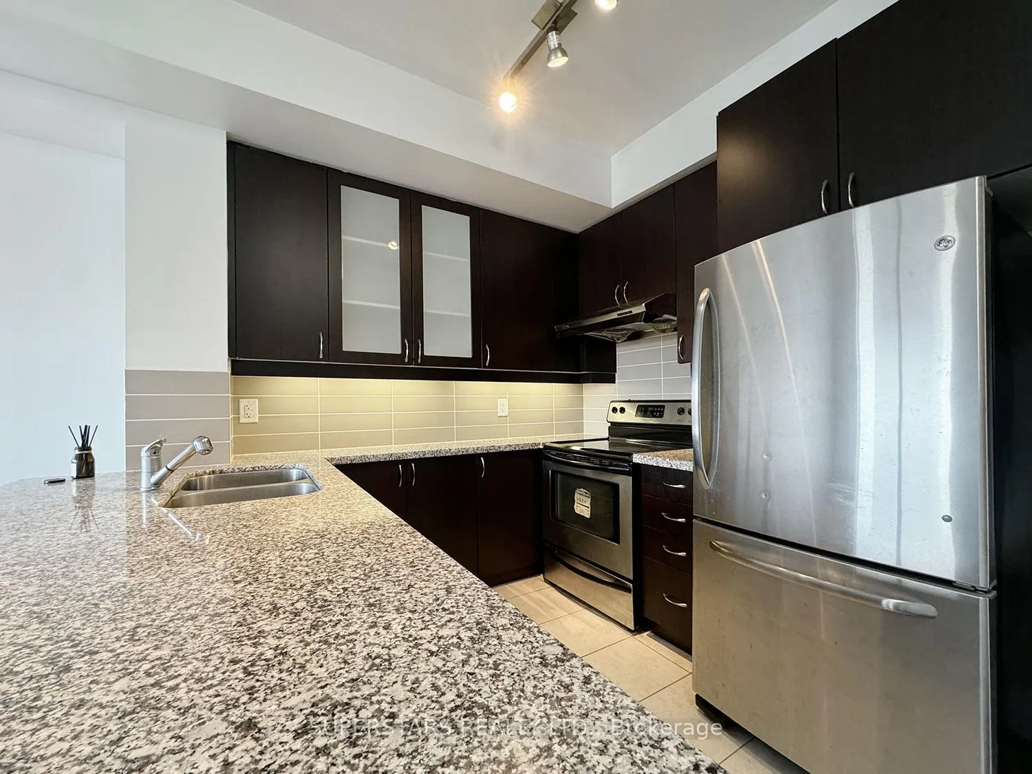 Photo 4 of Unit 402A, 1 Upper Duke Crescent, Markham, Unionville — HOMEH