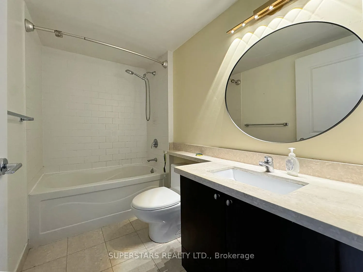 Photo 8 of Unit 402A, 1 Upper Duke Crescent, Markham, Unionville — HOMEH