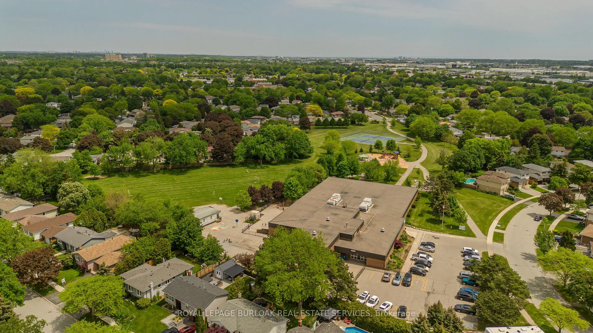 Photo 2 of 3125 Michael Crescent, Burlington, Palmer — HOMEH
