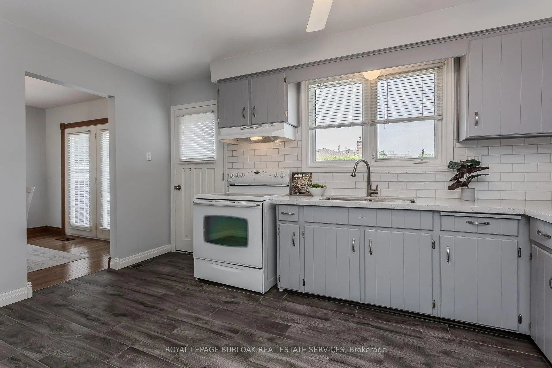 Photo 10 of 3125 Michael Crescent, Burlington, Palmer — HOMEH
