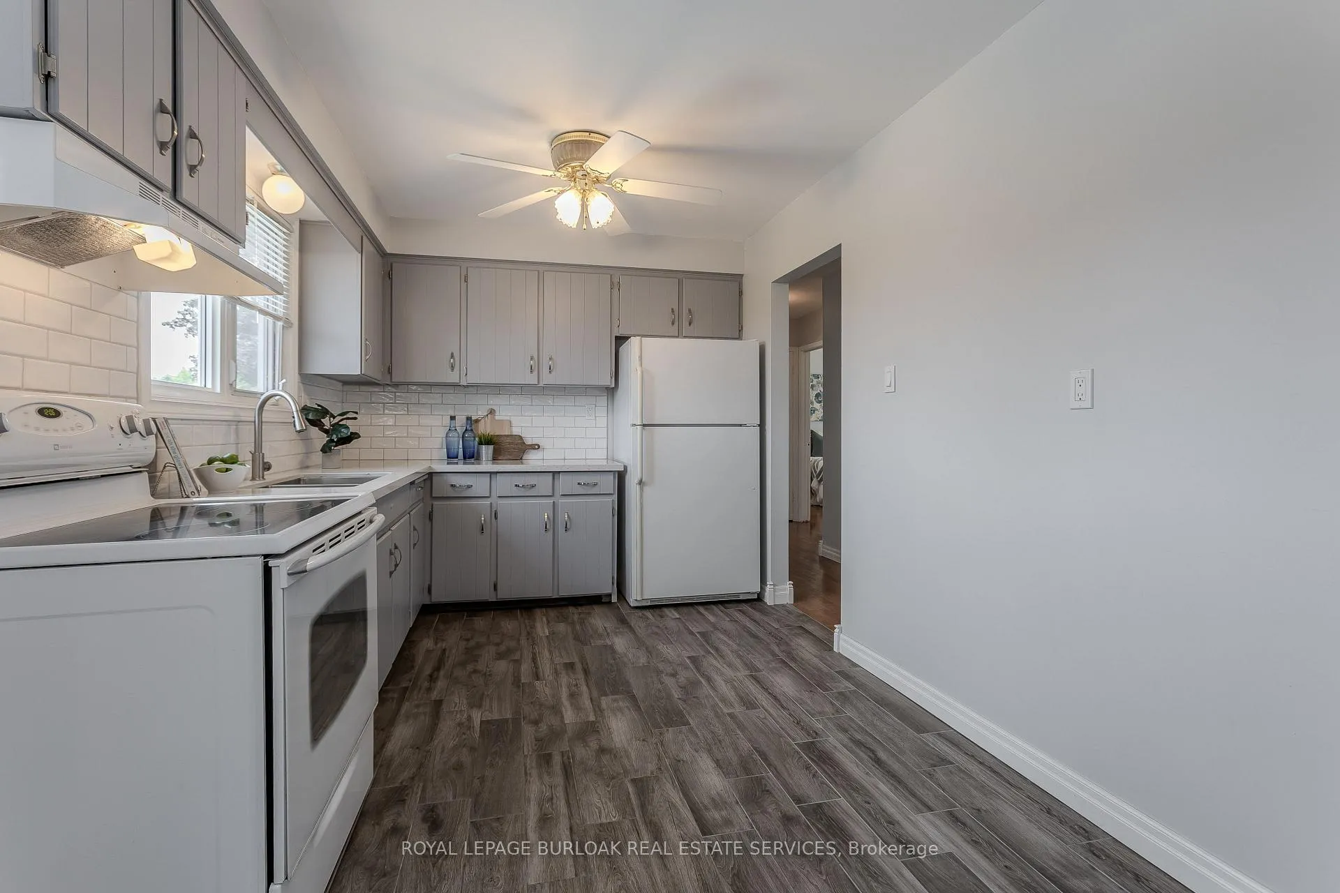 Photo 11 of 3125 Michael Crescent, Burlington, Palmer — HOMEH