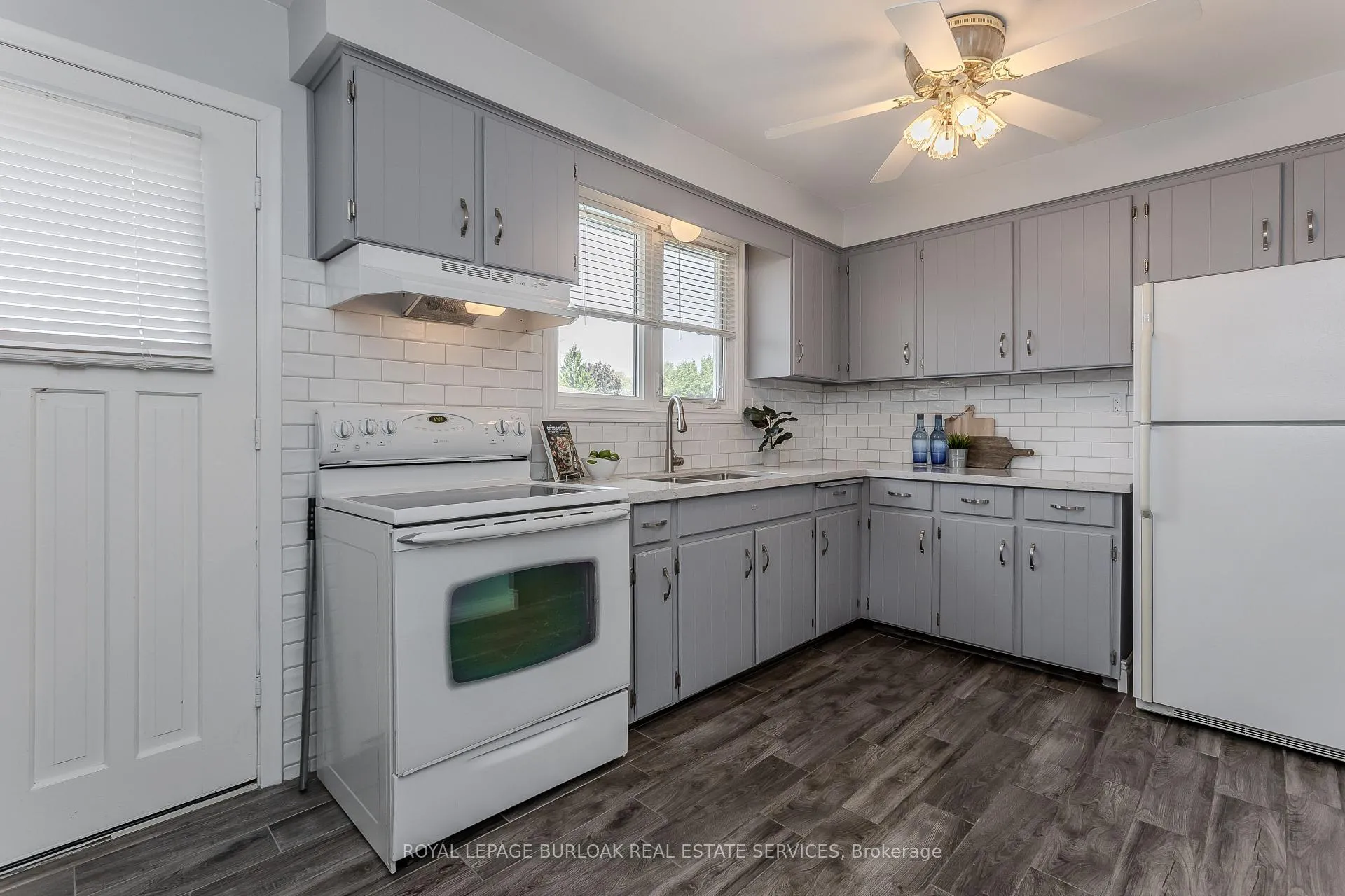 Photo 12 of 3125 Michael Crescent, Burlington, Palmer — HOMEH
