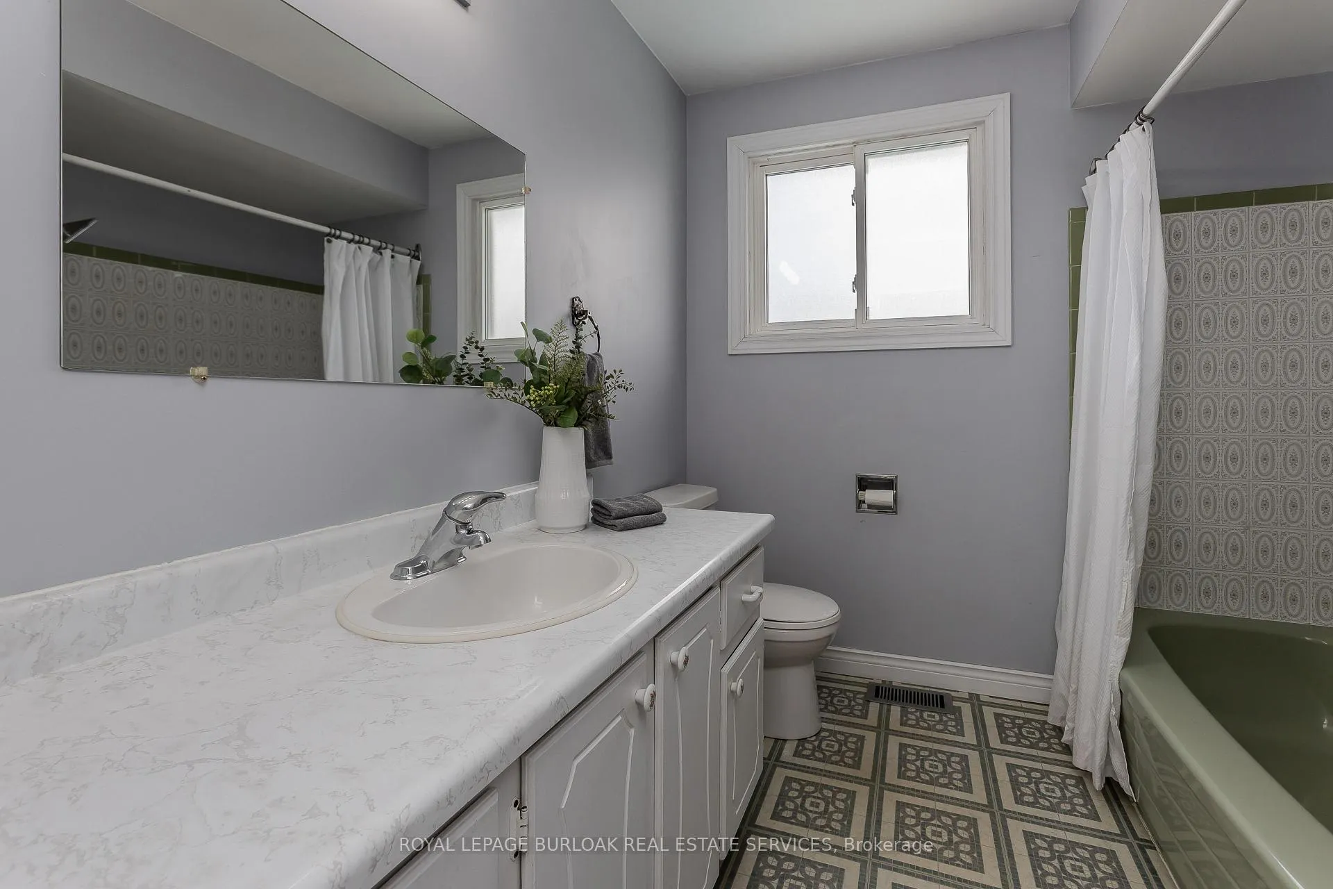 Photo 16 of 3125 Michael Crescent, Burlington, Palmer — HOMEH
