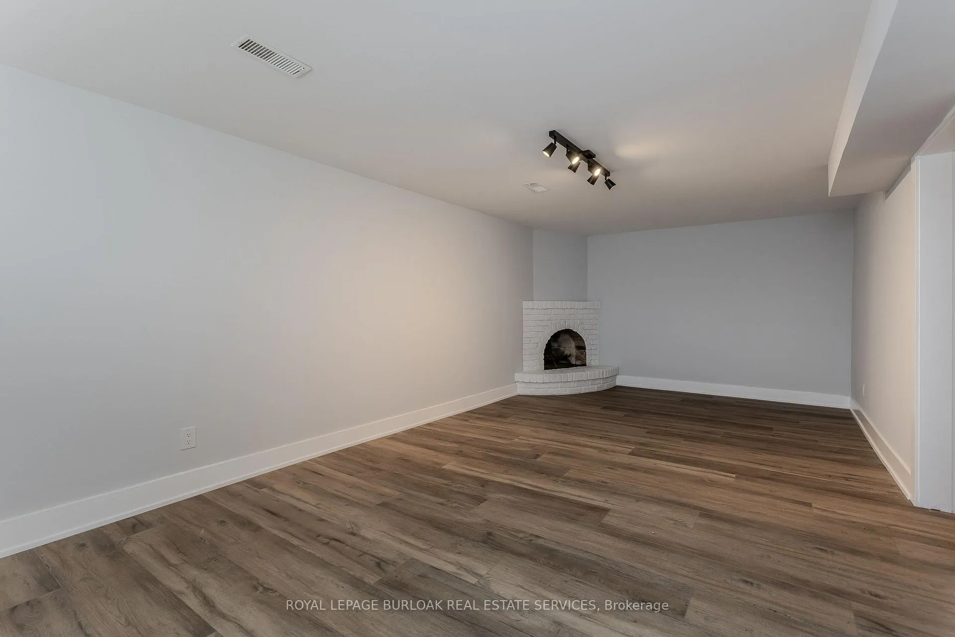 Photo 19 of 3125 Michael Crescent, Burlington, Palmer — HOMEH