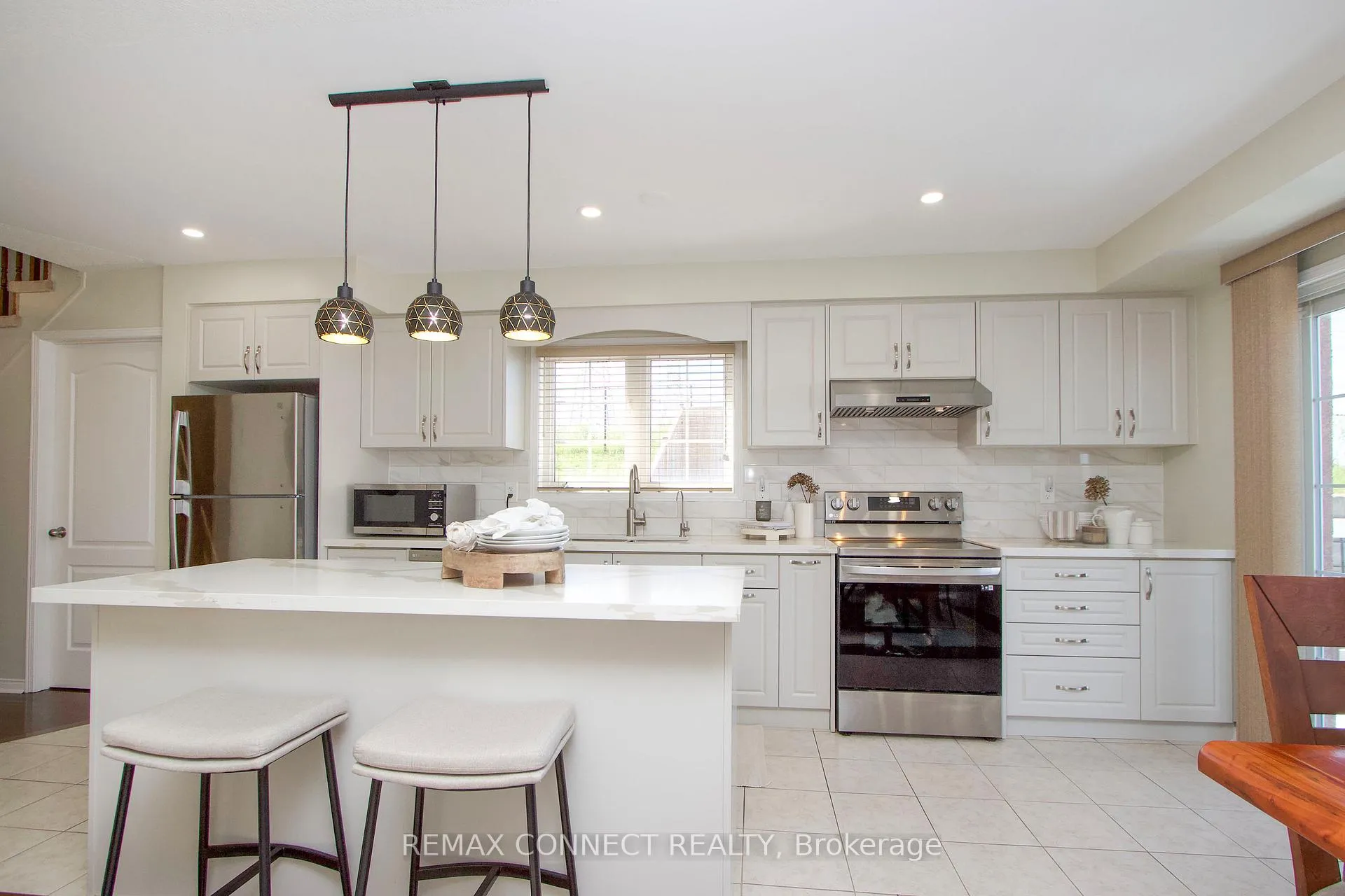 Photo 5 of 13 Netherway Crescent, Ajax, Northwest Ajax — HOMEH