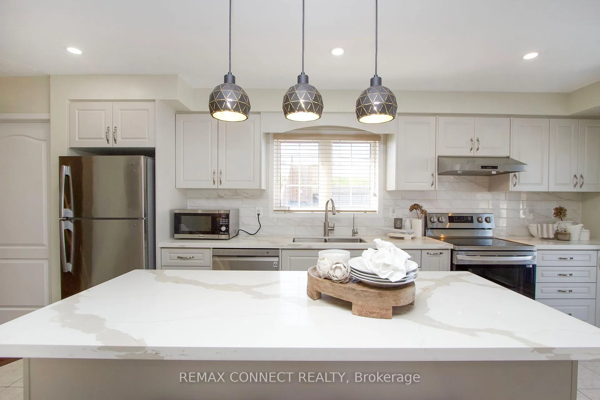 Photo 6 of 13 Netherway Crescent, Ajax, Northwest Ajax — HOMEH