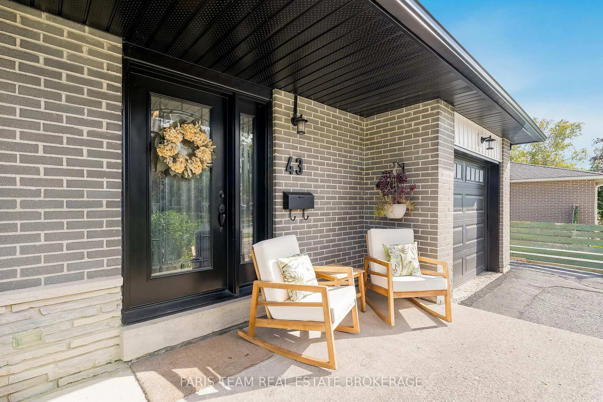 Photo 3 of 43 Jeffrey Street, Barrie, Grove East — HOMEH