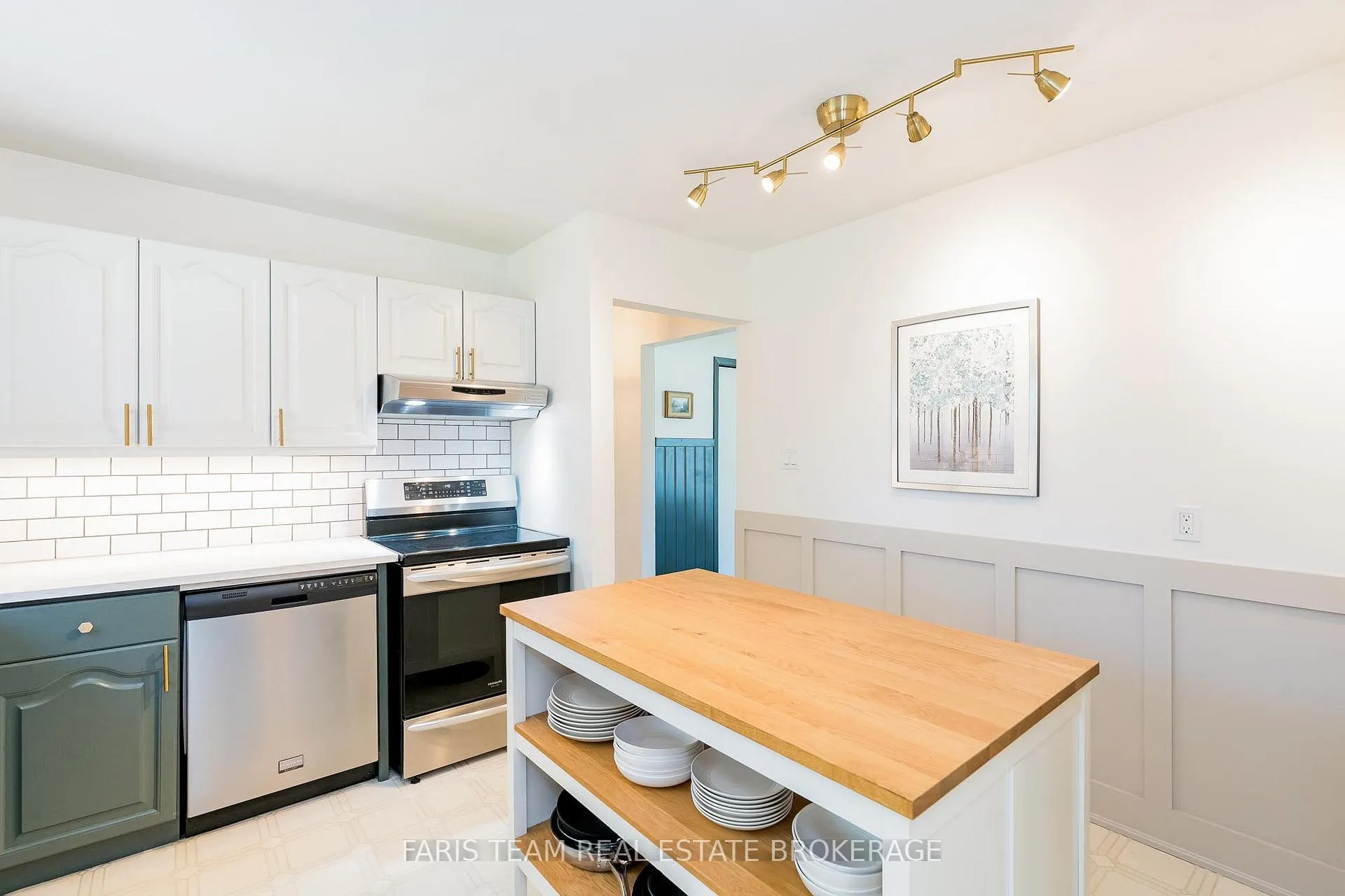 Photo 6 of 43 Jeffrey Street, Barrie, Grove East — HOMEH