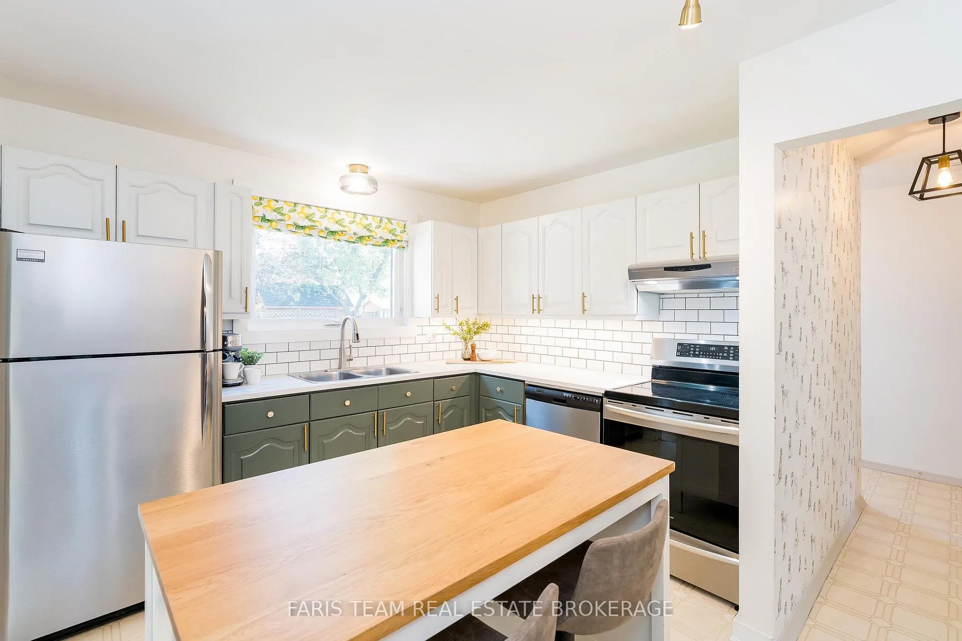 Photo 7 of 43 Jeffrey Street, Barrie, Grove East — HOMEH