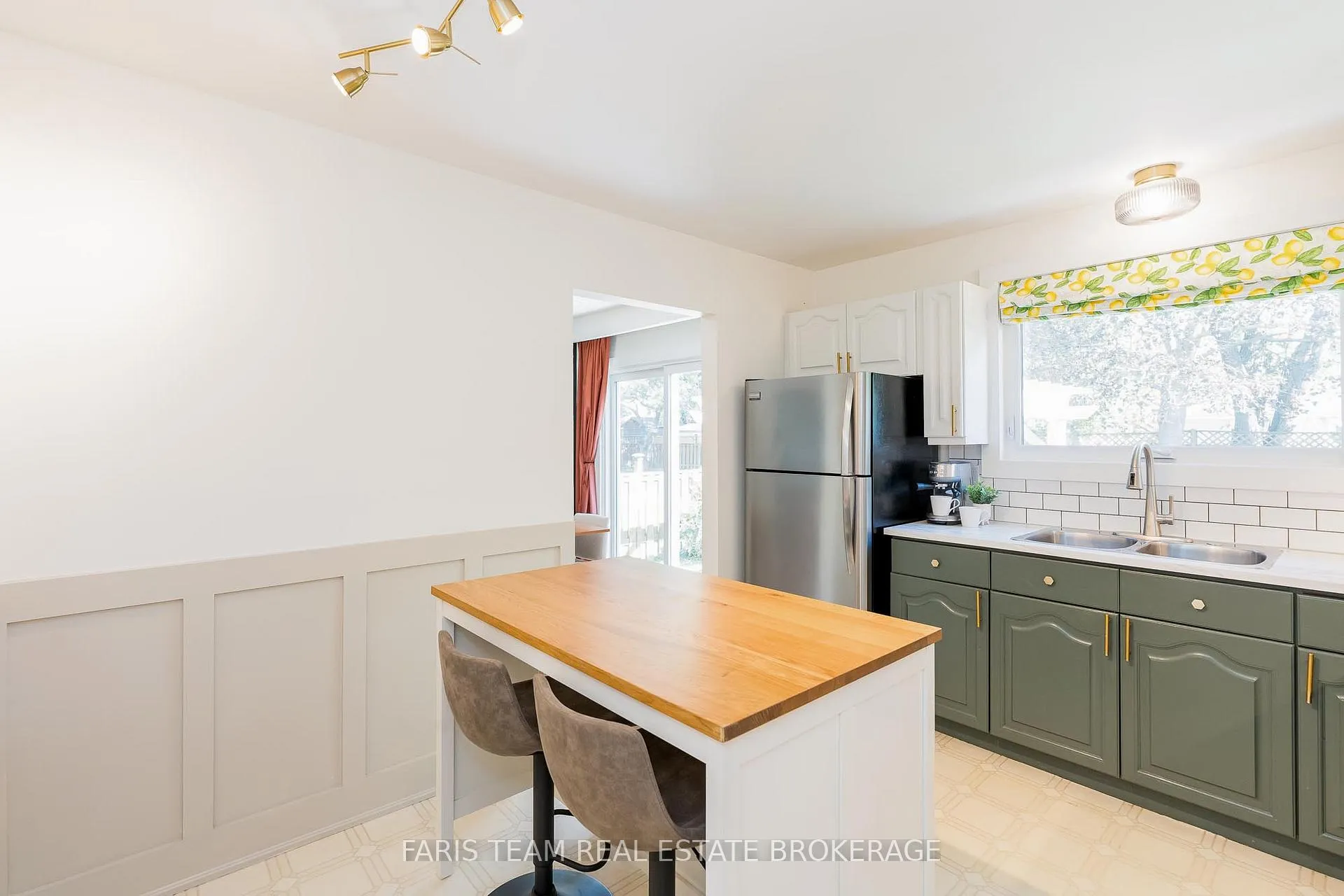 Photo 8 of 43 Jeffrey Street, Barrie, Grove East — HOMEH